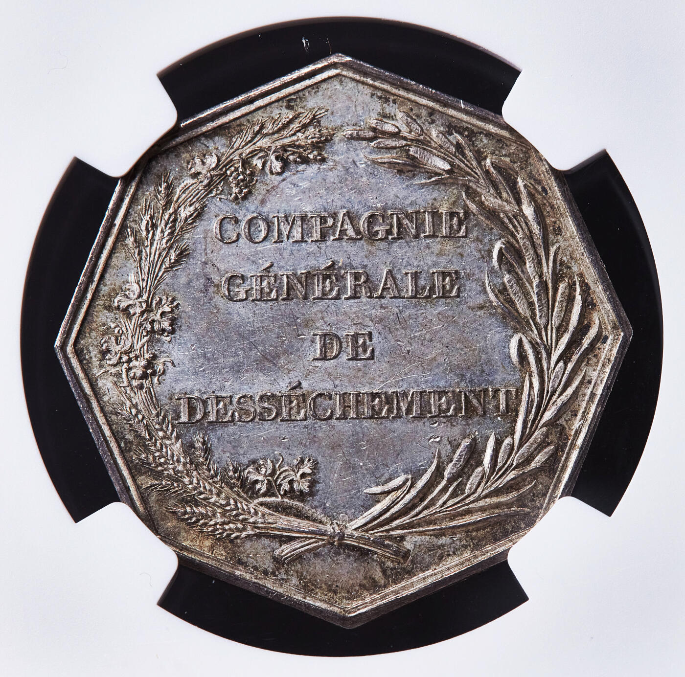 【俄甄集藏】2026年(050)04-01星期三 晚 19:30 全场包邮 法国1832-1841年通用排水公司银质八角代用币章，NGC MS63，黄油彩包浆，高浮雕，油灯铭，少见品种