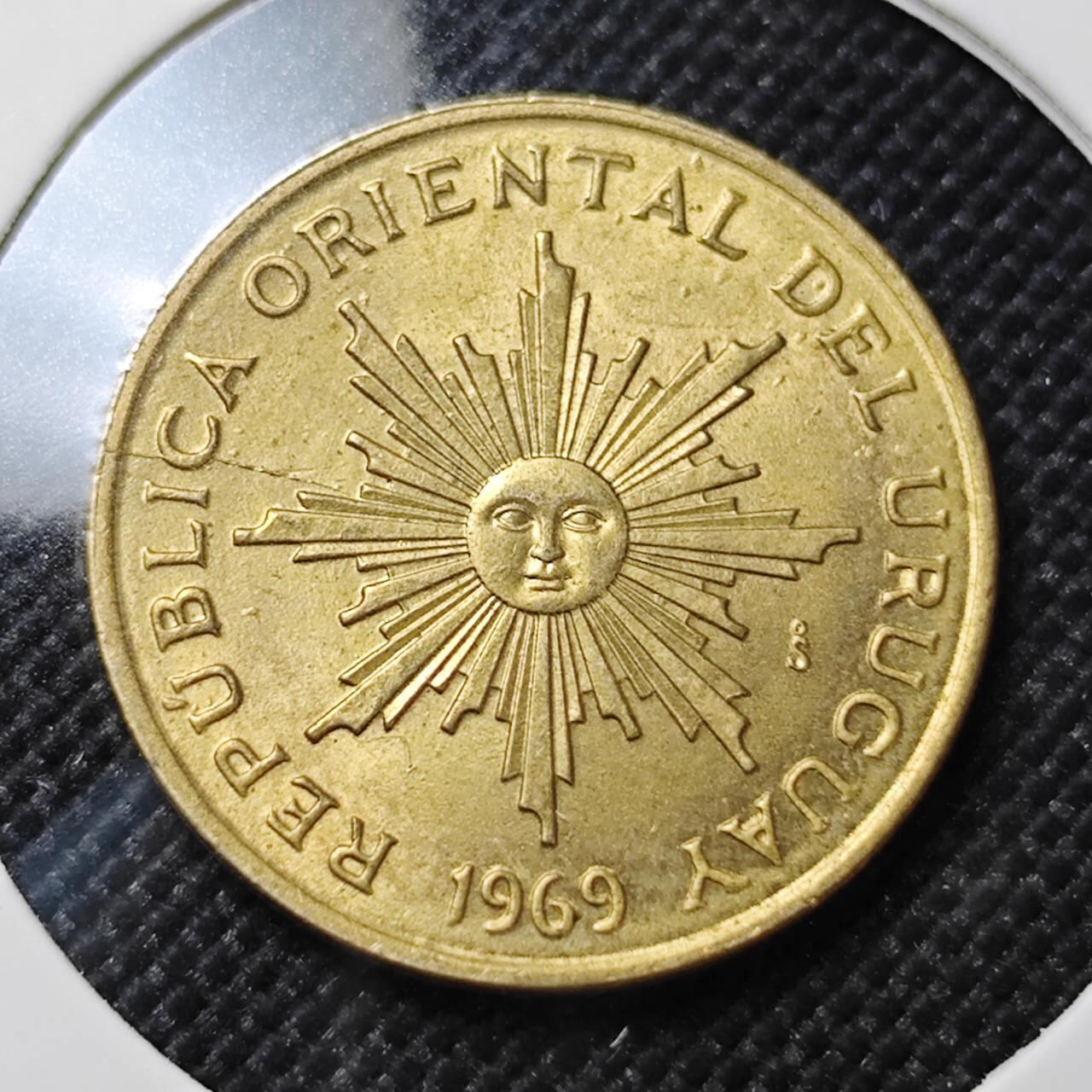 KK钱币收藏小铺  第409期 2月预留时间 周末发货  1969乌拉圭5比索铜币 好品