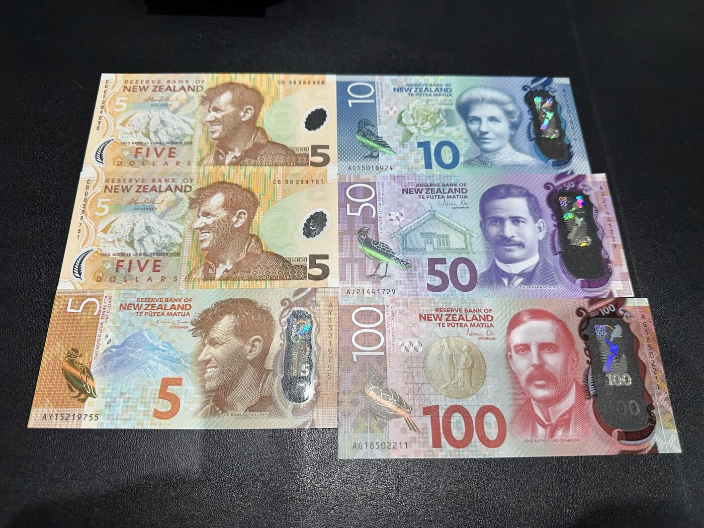 《外钞收藏家》第六百二十一期（精选场）（长期征集拍品、欢迎藏友们联系合作） 新西兰明亮版5-100加元 四张+上一版5元2张 六张一起 全新UNC