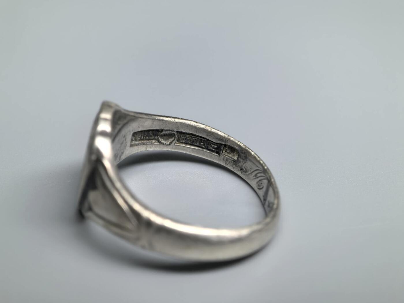 小驴勋章奖章收藏3月28日周六晚六点拍卖（珍爱和平，收藏战争，铭记历史，勿忘国耻，忠党爱国。有偿代拍，送拍规则在简介最后，参拍须阅读规则后再参拍，关系到运费包装发货时效真假辨别等关键信息，拍卖时不再发原图，看大图店主微信码在拍卖店铺介绍里）