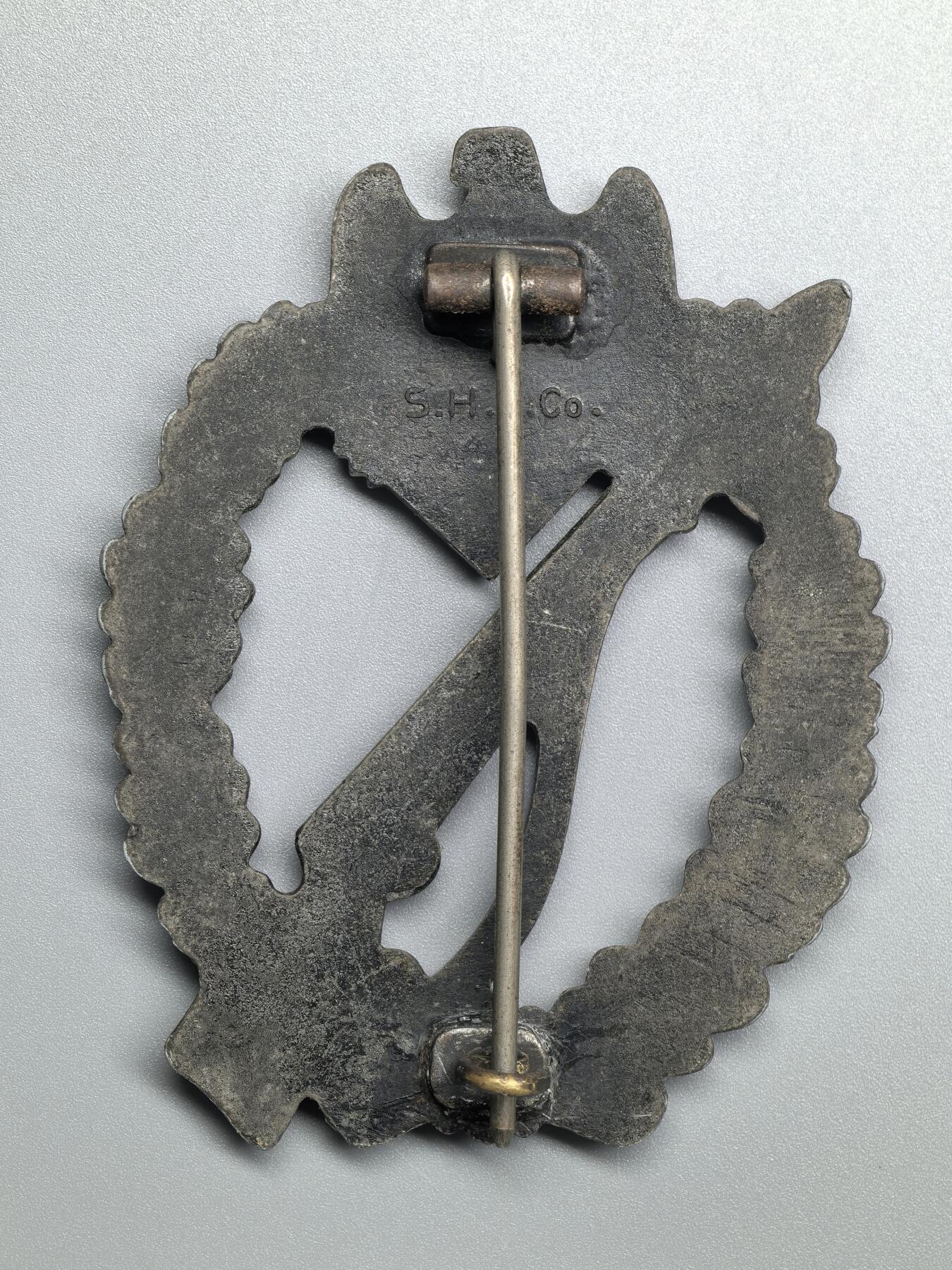 小驴勋章奖章收藏3月28日周六晚六点拍卖（珍爱和平，收藏战争，铭记历史，勿忘国耻，忠党爱国。有偿代拍，送拍规则在简介最后，参拍须阅读规则后再参拍，关系到运费包装发货时效真假辨别等关键信息，拍卖时不再发原图，看大图店主微信码在拍卖店铺介绍里）