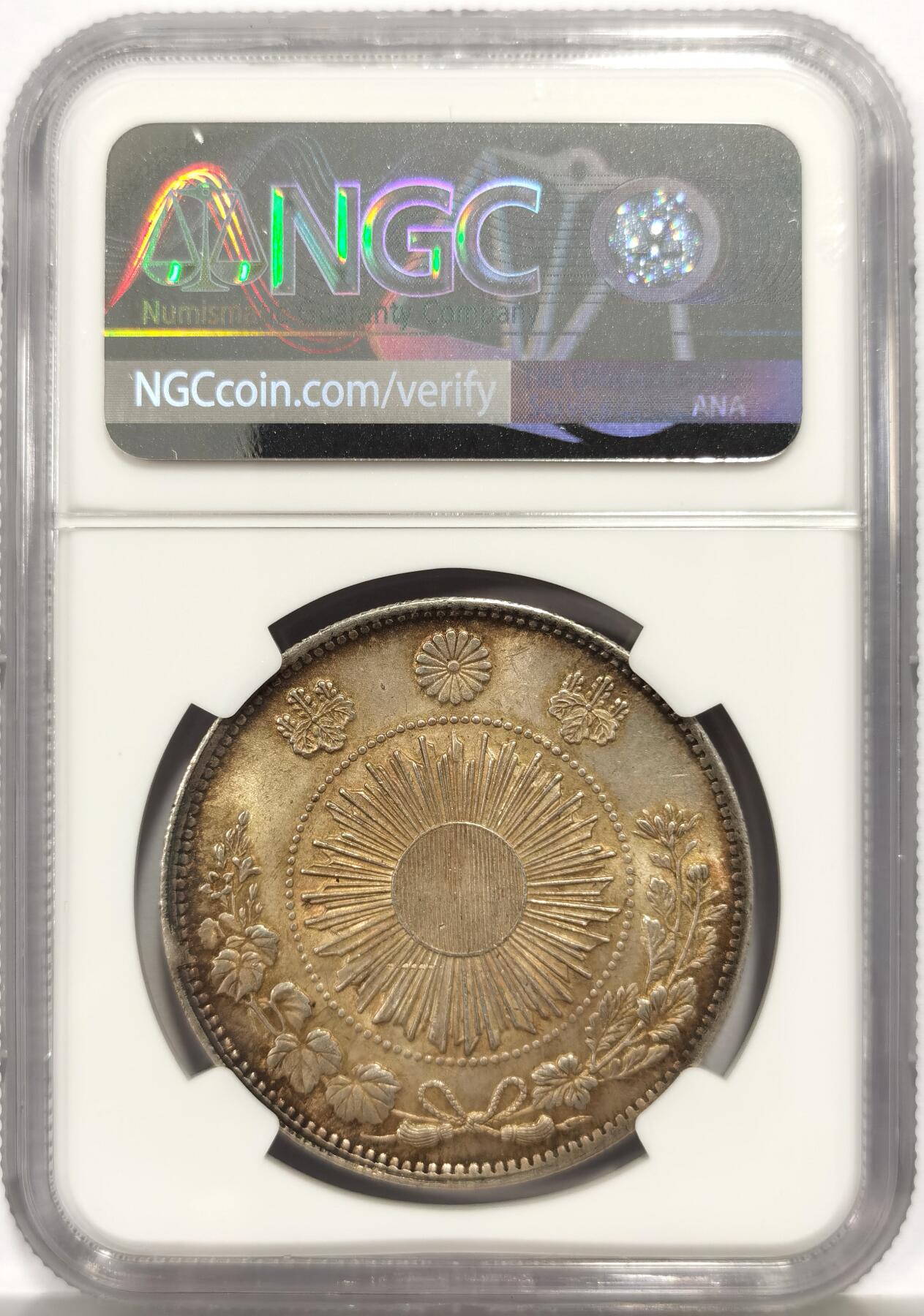 博洋堂“芳菲春韵”3月精品大拍专场暨第166期（全场包邮） NGC MS63 日本M3壹圆大龙银币。极品黄油彩，正反均附着一抹五彩包浆，光度非常好，综合状态丝毫不逊于此前过手的64分。上个月麦稀奇63分成交价就已经达到6667.5元，高分筹码来之不易！