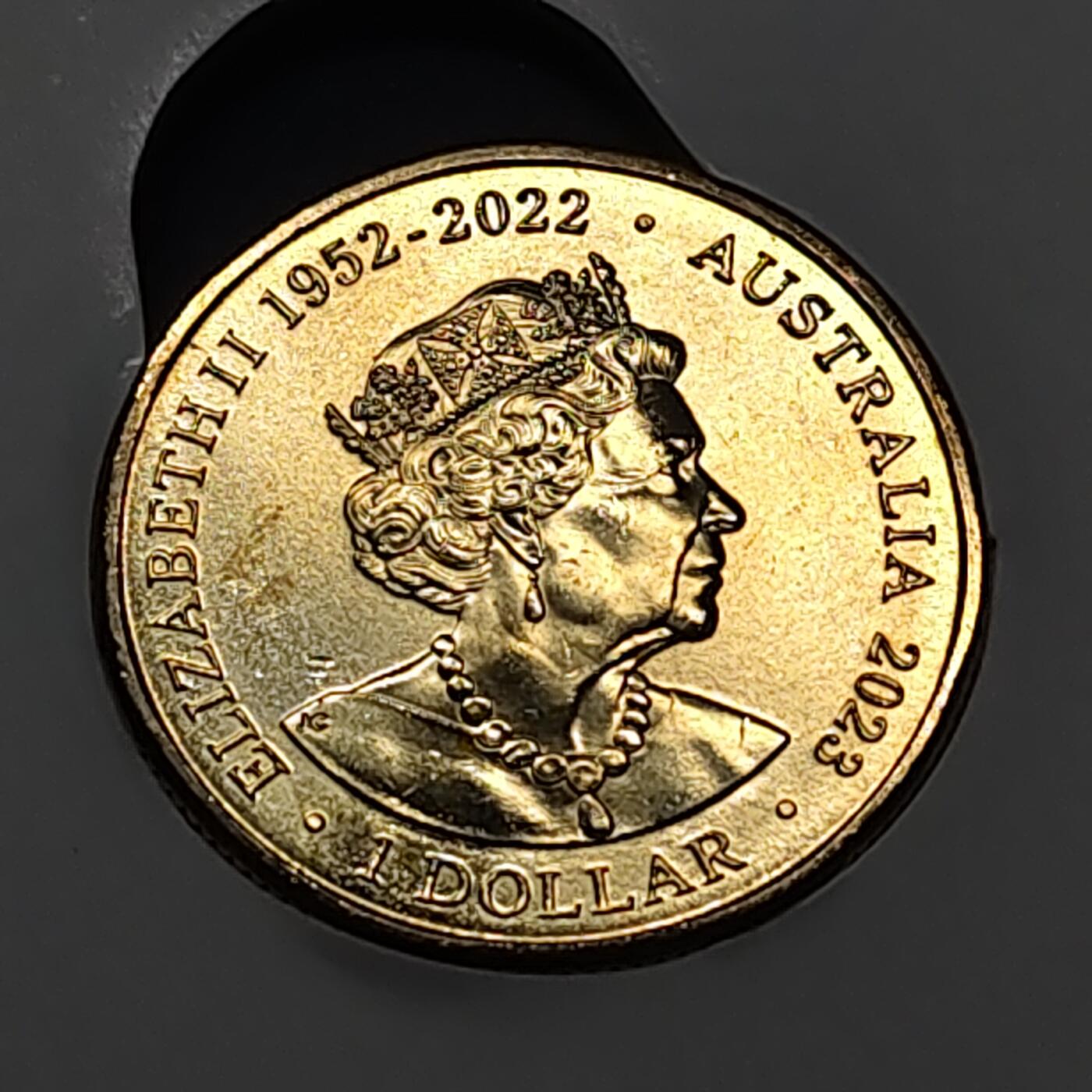 【全场包邮】纯粹捡漏拍515场 澳大利亚2023年1元超大地标系列堪培拉大俯冲喜鹊官方卡装纪念币