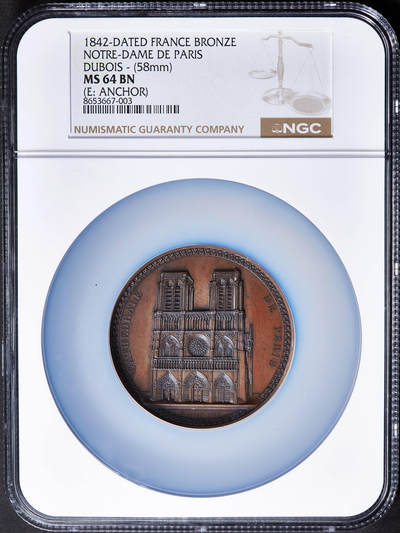 【俄甄集藏】2026年(050)04-01星期三 晚 19:30 全场包邮 - 法国1842年巴黎圣母院教堂纪念大铜章，NGC MS64，展示了巴黎圣母院正面与剖面的哥特式建筑风格，巧克力包浆，设计精美，稀有品种