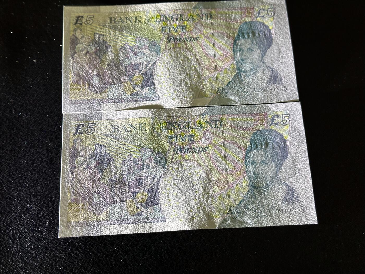 《外钞收藏家》第六百二十一期（精选场）（长期征集拍品、欢迎藏友们联系合作） 英国E序列5镑2张 加盖12年伦敦奥运会纪念钞 2张全新 其中1张角压印