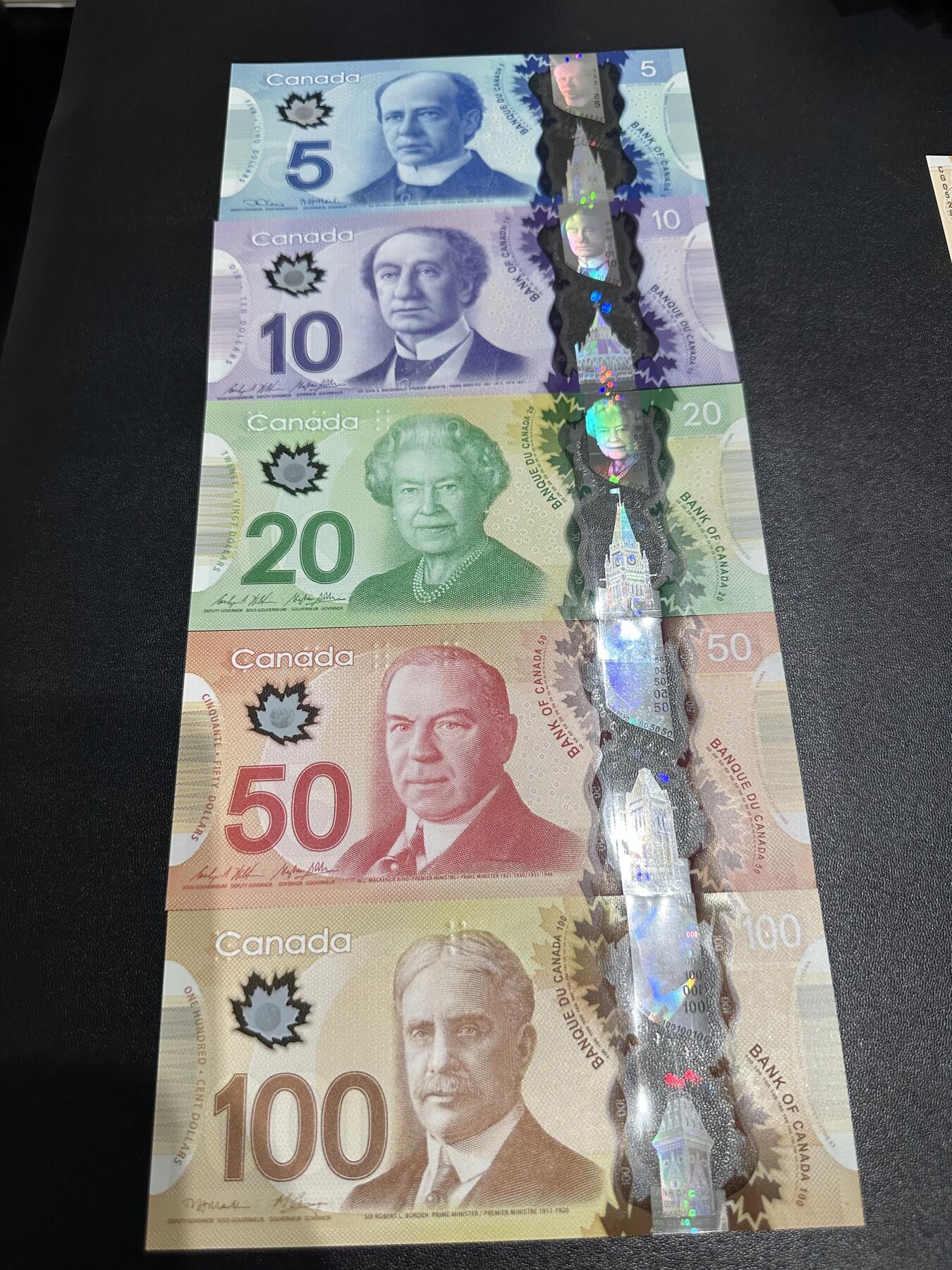 《外钞收藏家》第六百二十一期（精选场）（长期征集拍品、欢迎藏友们联系合作） 加拿大塑料钞50-100加元 五张一起 全新UNC 尾766