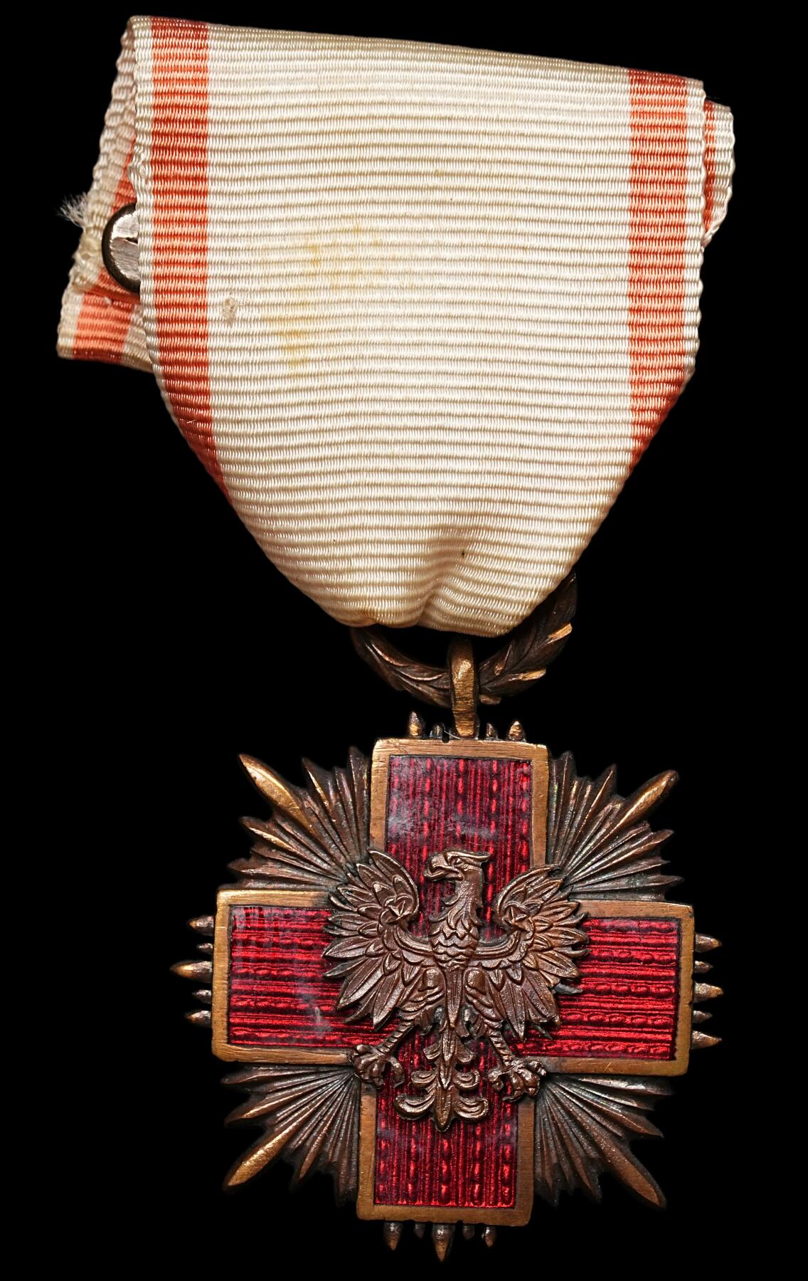 修遠堂世界钱币第109期 波兰红十字会功绩十字勋章（PCK Krzyż Zasługi），重18.67g