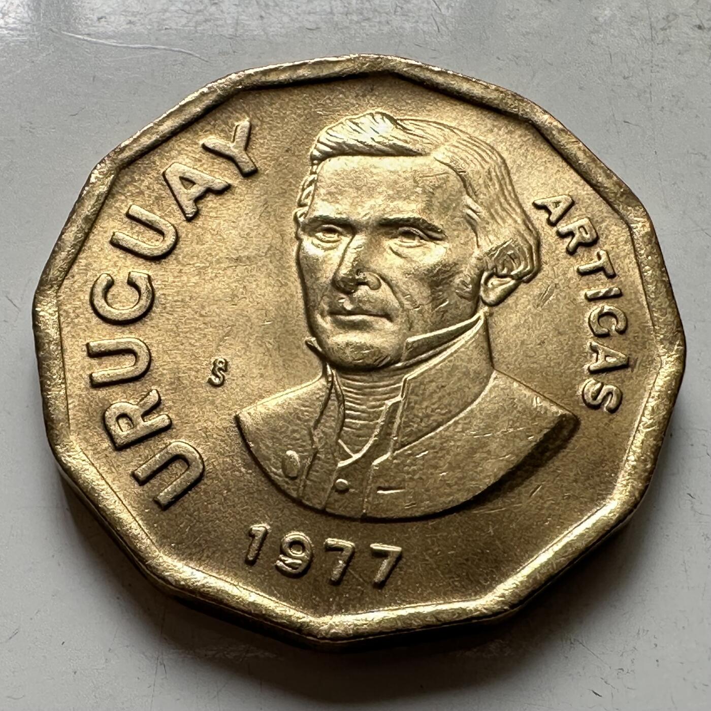 🌹外币初藏🌹🐯2026年第34场   每周二四六晚8️⃣点 接代拍 乌拉圭 1977年 阿蒂加斯 1新比索 黄铜币 