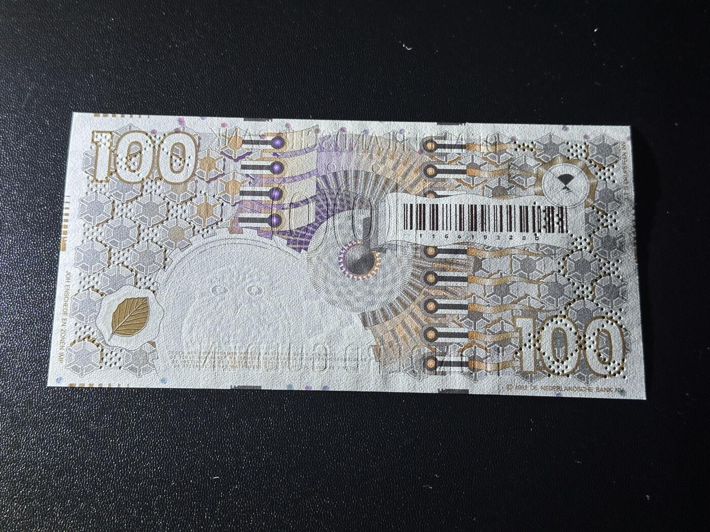 《外钞收藏家》第六百二十一期（精选场）（长期征集拍品、欢迎藏友们联系合作） 1992年荷兰齿轮版100盾 全新UNC