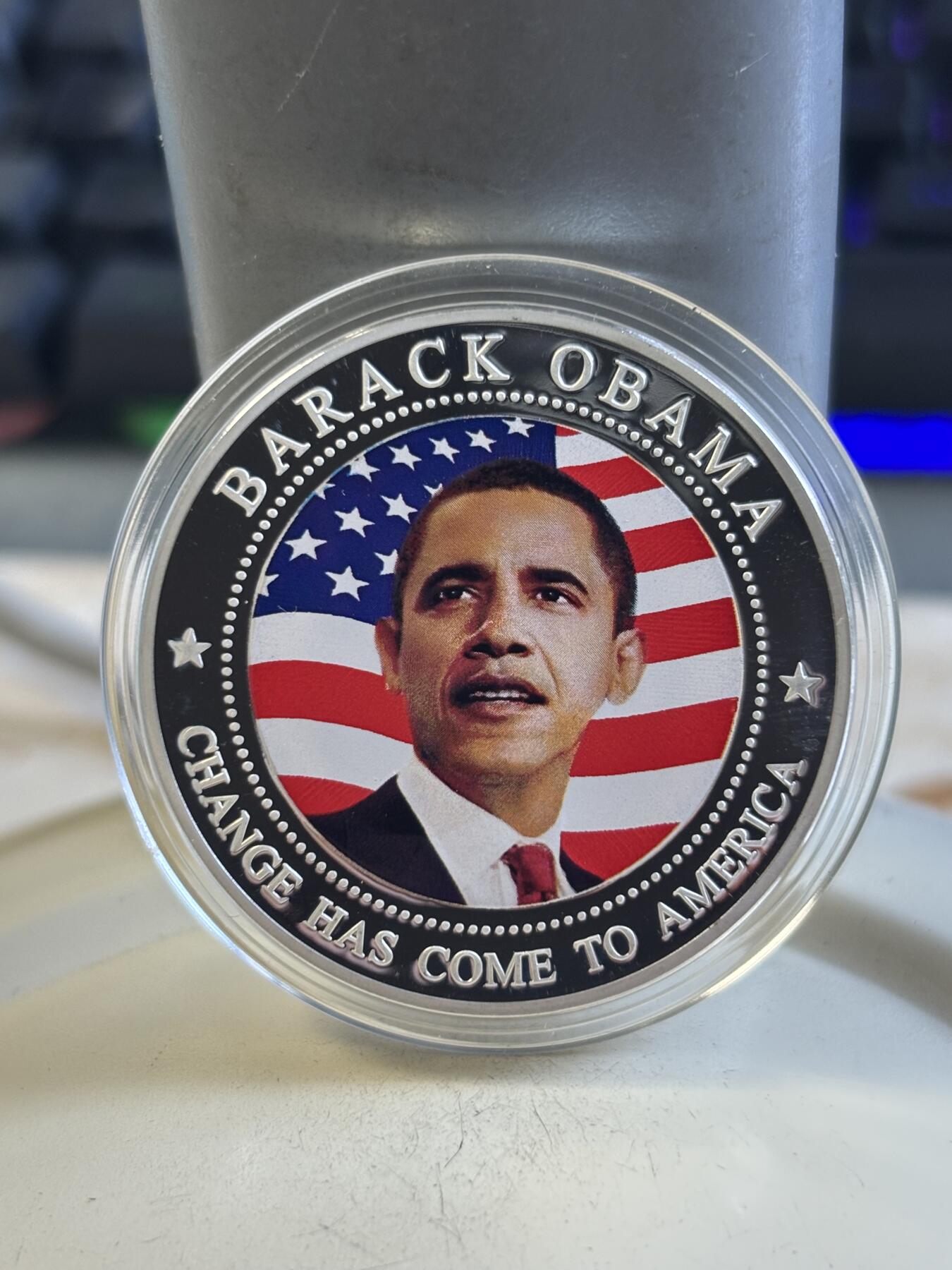 第195期拍卖 利比里亚2009年奥巴马彩色铜镍镀银纪念币，27克，塑料盒有条裂痕