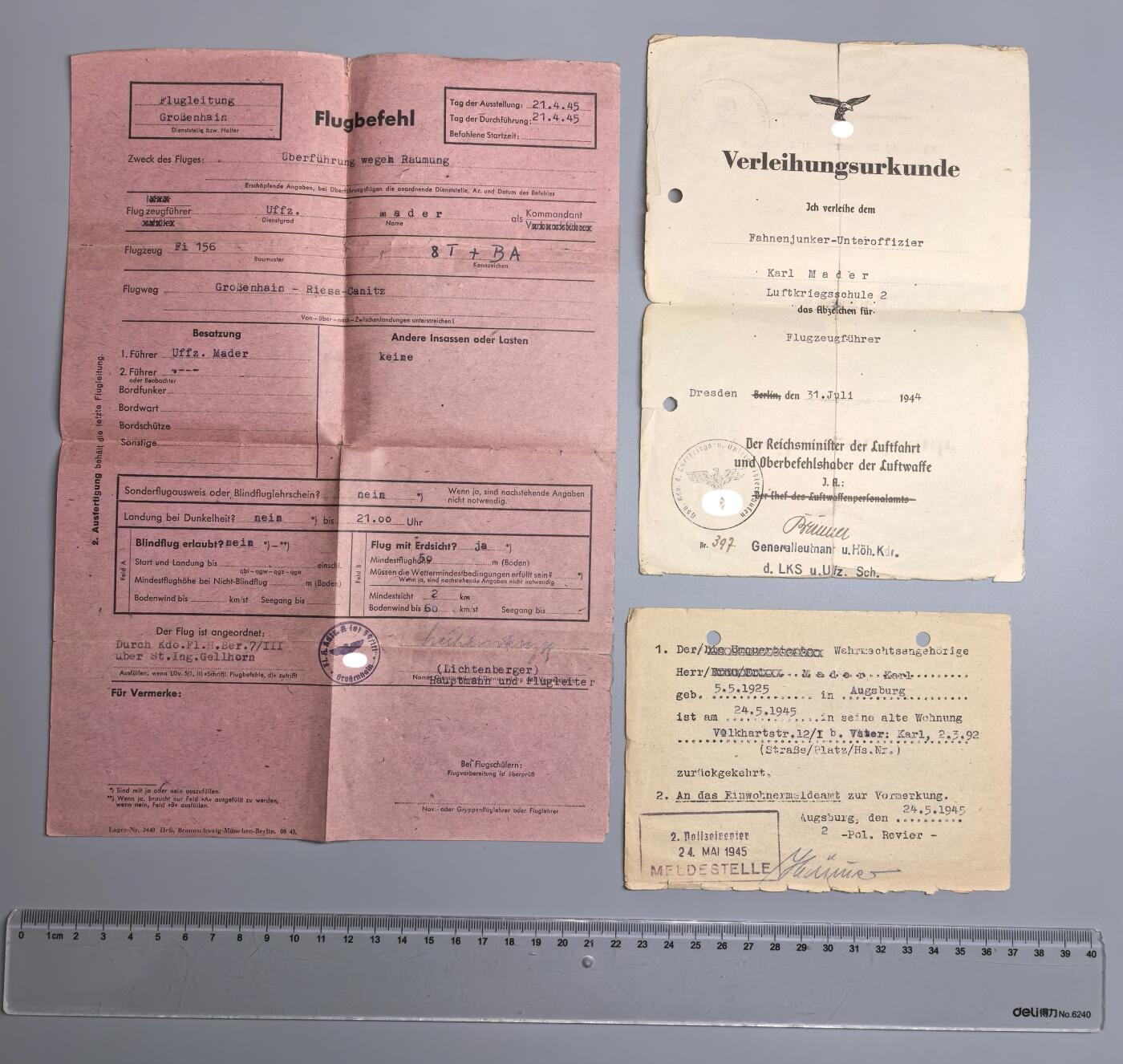 小驴勋章奖章收藏3月28日周六晚六点拍卖（珍爱和平，收藏战争，铭记历史，勿忘国耻，忠党爱国。有偿代拍，送拍规则在简介最后，参拍须阅读规则后再参拍，关系到运费包装发货时效真假辨别等关键信息，拍卖时不再发原图，看大图店主微信码在拍卖店铺介绍里） 赫尔曼戈林伞兵装甲师列兵士兵证，证书一组