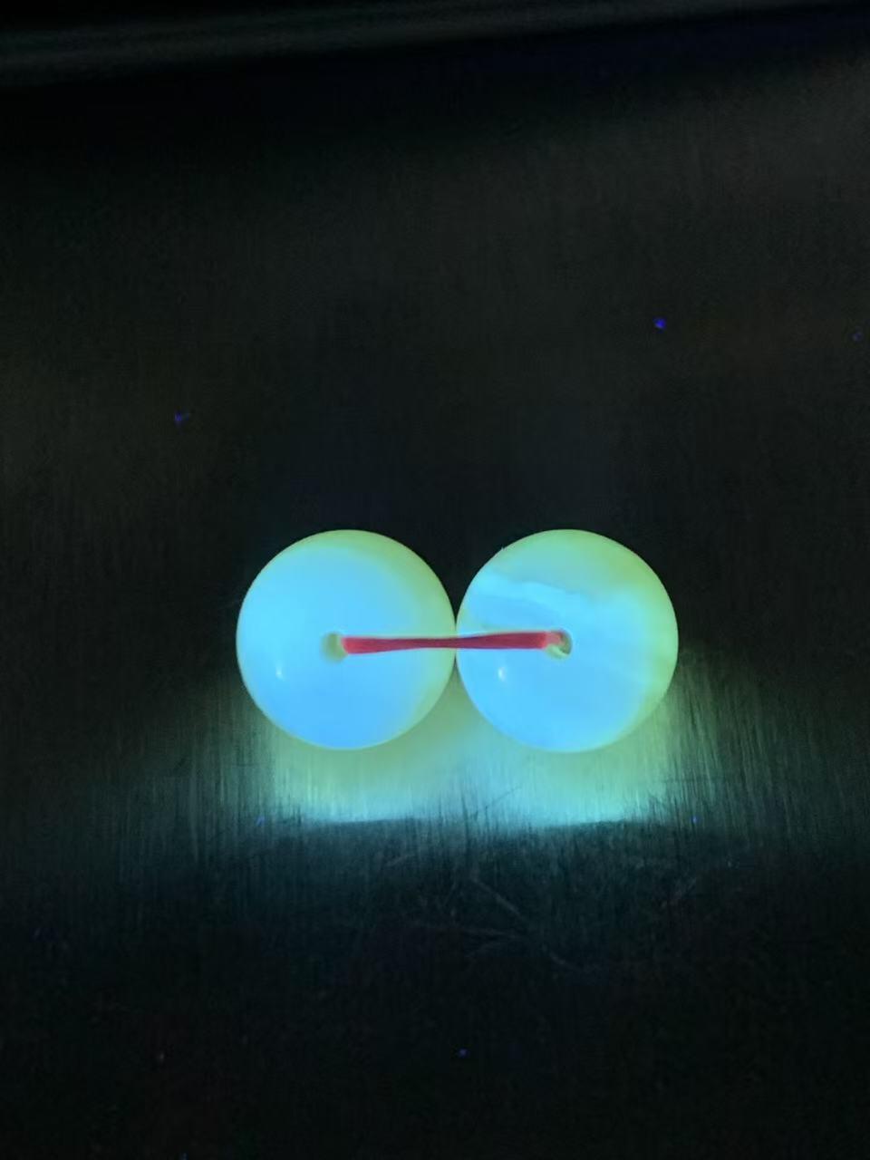 天然乌克兰原矿蜜蜡老形桶珠腰珠两颗，