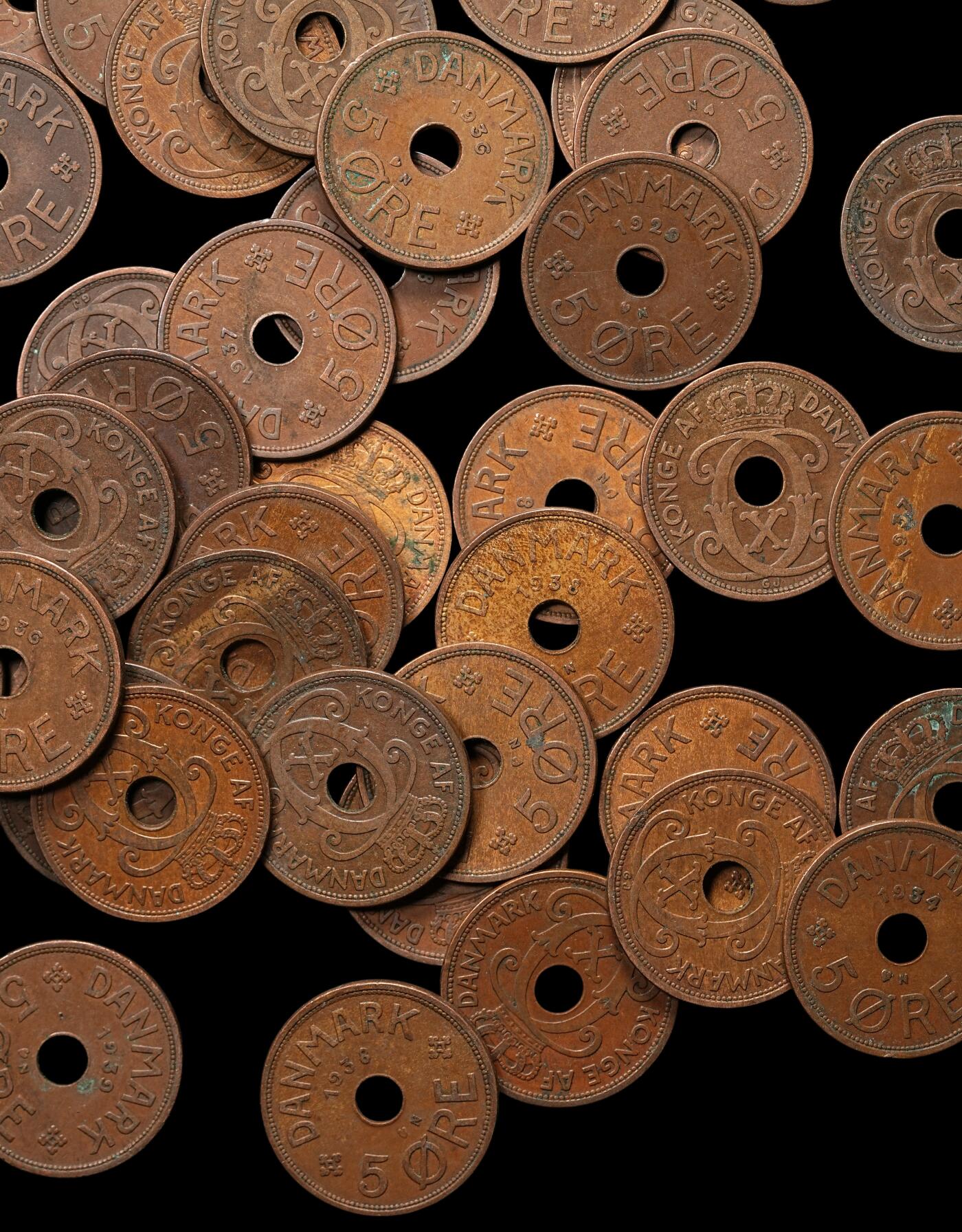 修遠堂世界钱币第109期 丹麦中孔5欧尔铜币45枚，1927-1940年