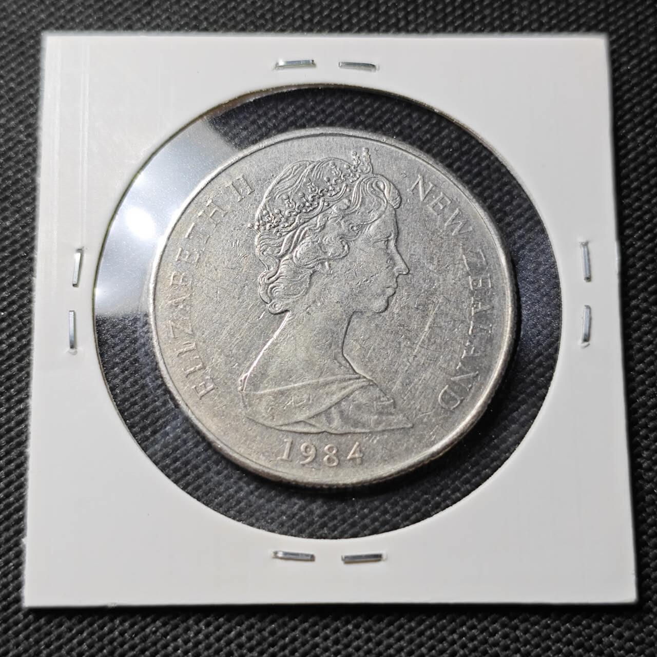 KK钱币收藏小铺  第407期 2月预留时间 周末发货  1984新西兰50分 浅雕版 加拿大代铸