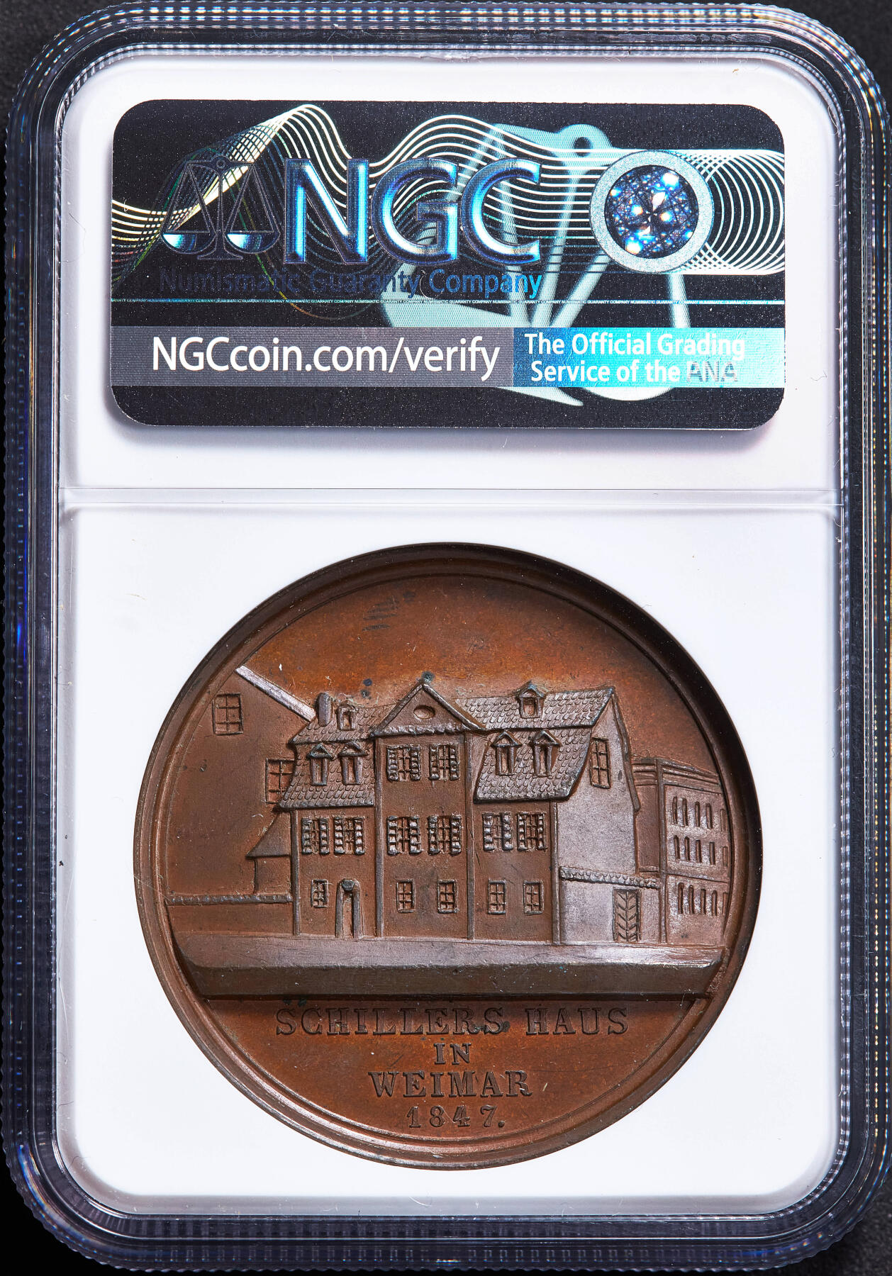 【俄甄集藏】2026年(050)04-01星期三 晚 19:30 全场包邮 德国1847年纪念古典文学家弗里德里希·席勒故居大铜章，NGC MS63，巧克力包浆，高浮雕，雕刻家法基留斯作品，直径42mm