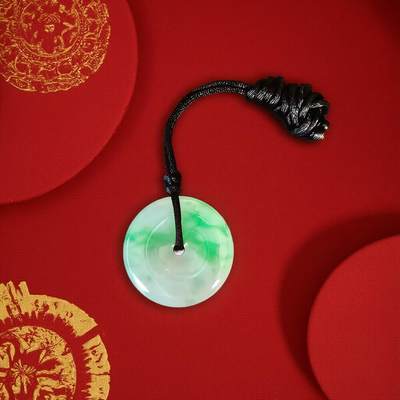 碧月说宝 君子怀瑾·当代和田玉清风专场(六) - 糯冰种翡翠飘阳绿平安扣