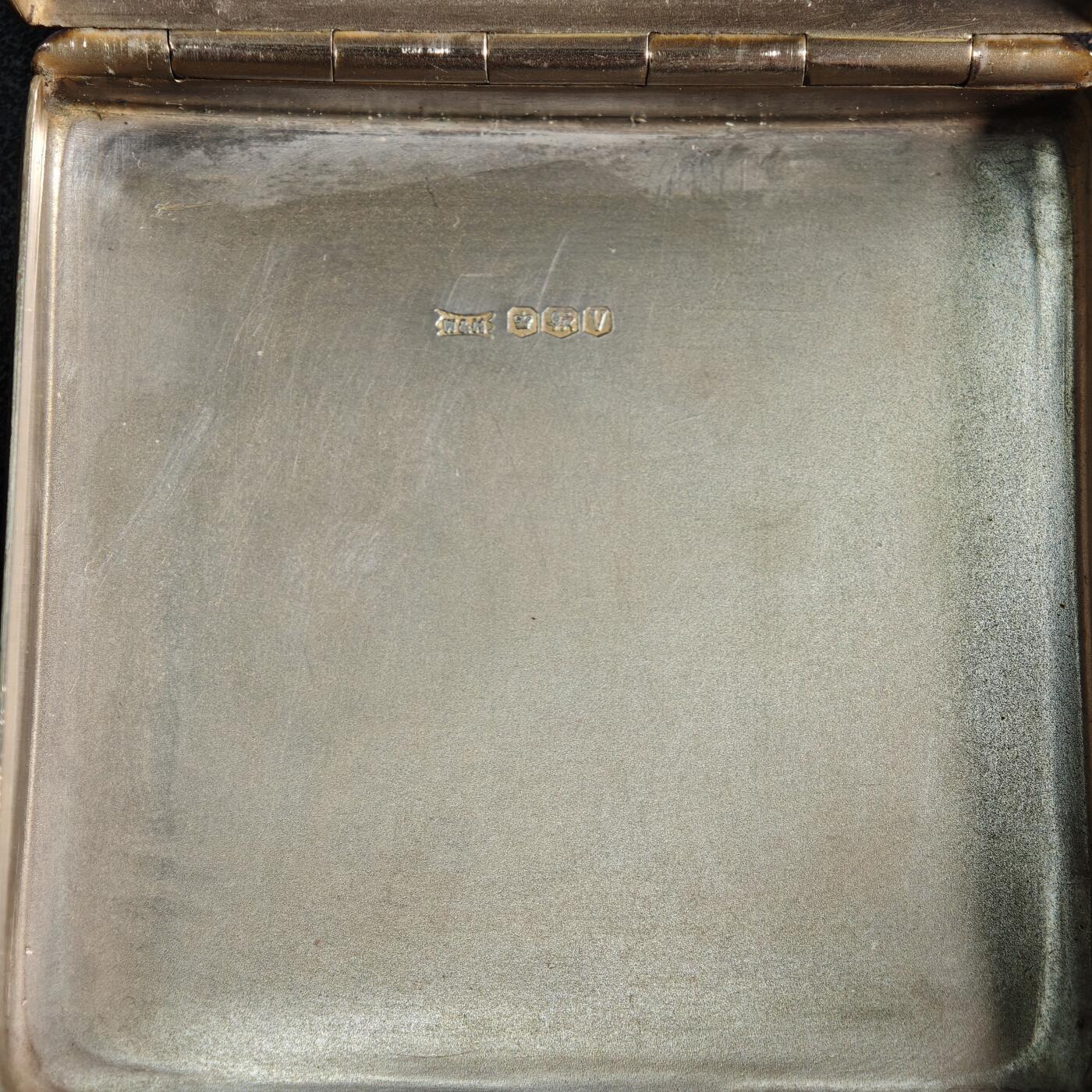 【德藏】世界币章拍卖第169期（拍品征集中~欢迎藏友联系） 1938年 英国谢菲尔德烟丝银盒 925银 银盒 原味包浆 直径约：56.5mm；重约：55.8g