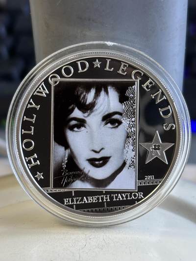 第195期拍卖 - 库克2011年好莱坞明星第二组伊丽莎白·泰勒精制彩色纪念银币，25克，925银，发行量2500枚