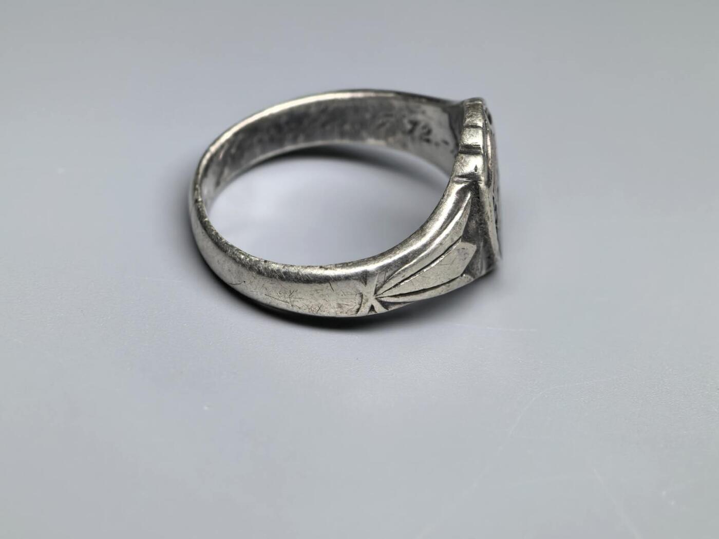 小驴勋章奖章收藏3月28日周六晚六点拍卖（珍爱和平，收藏战争，铭记历史，勿忘国耻，忠党爱国。有偿代拍，送拍规则在简介最后，参拍须阅读规则后再参拍，关系到运费包装发货时效真假辨别等关键信息，拍卖时不再发原图，看大图店主微信码在拍卖店铺介绍里）