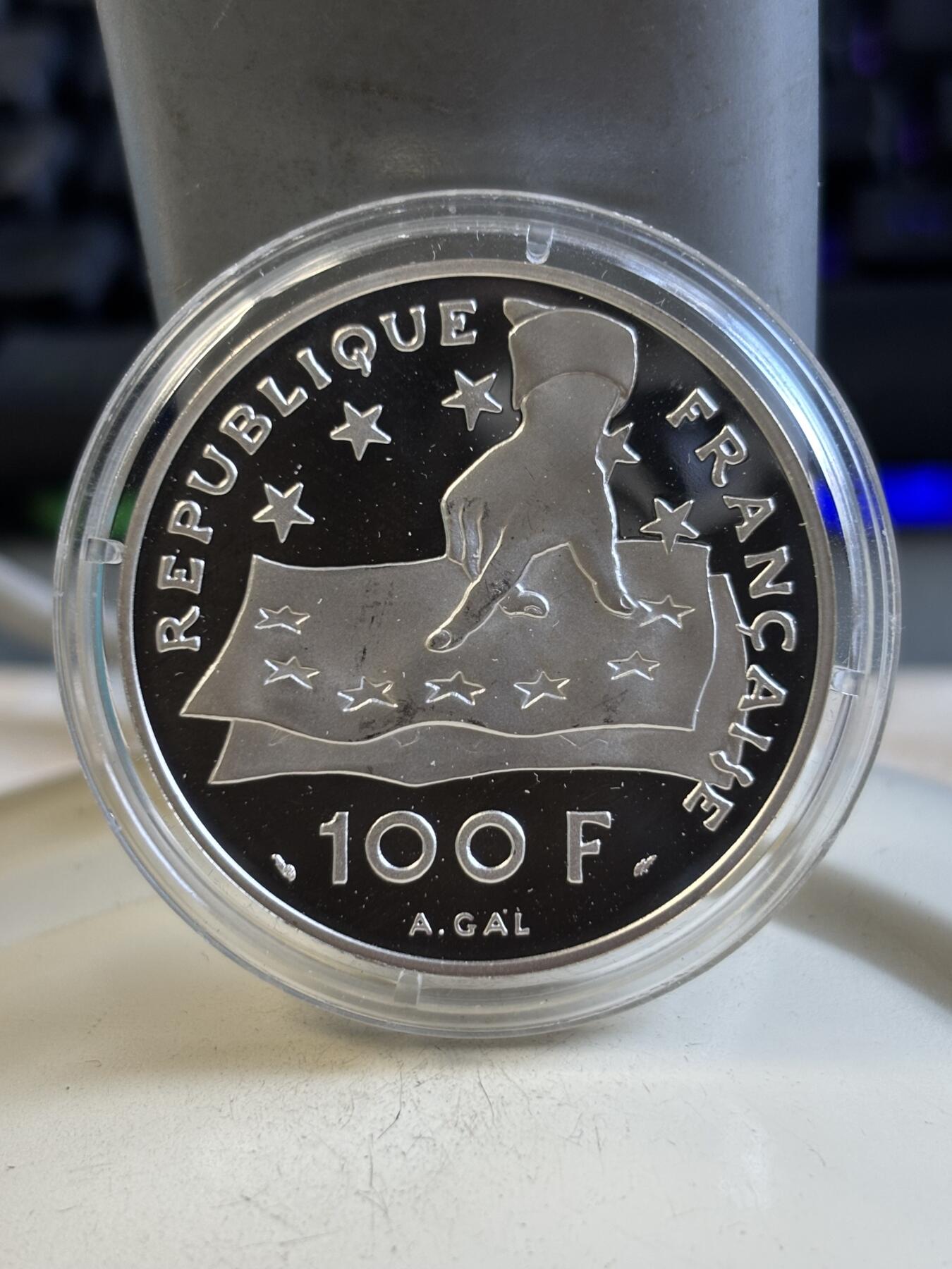 第195期拍卖 法国1991年人物笛卡尔纪念银币，900银,22.2克，币有瑕疵