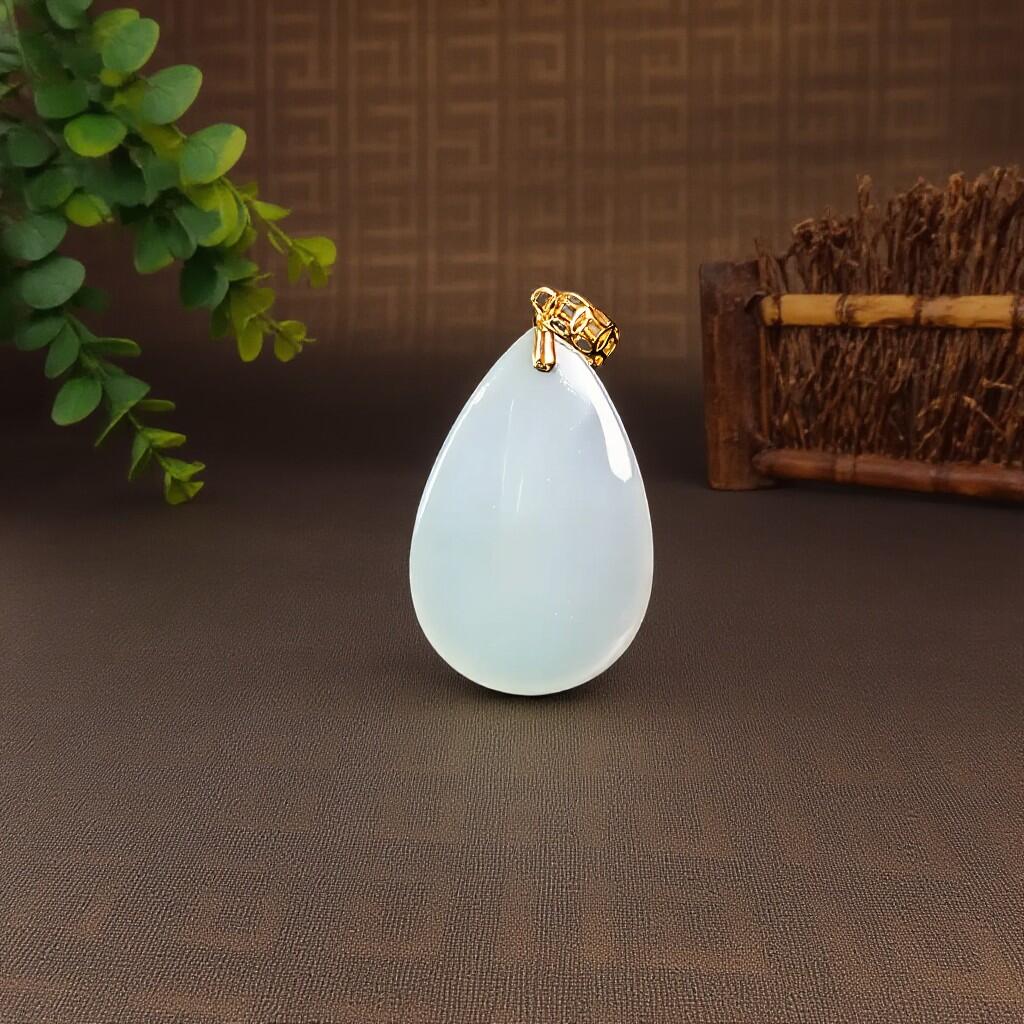 碧月说宝 君子怀瑾·当代和田玉清风专场(五) 18K和田玉水滴吊坠