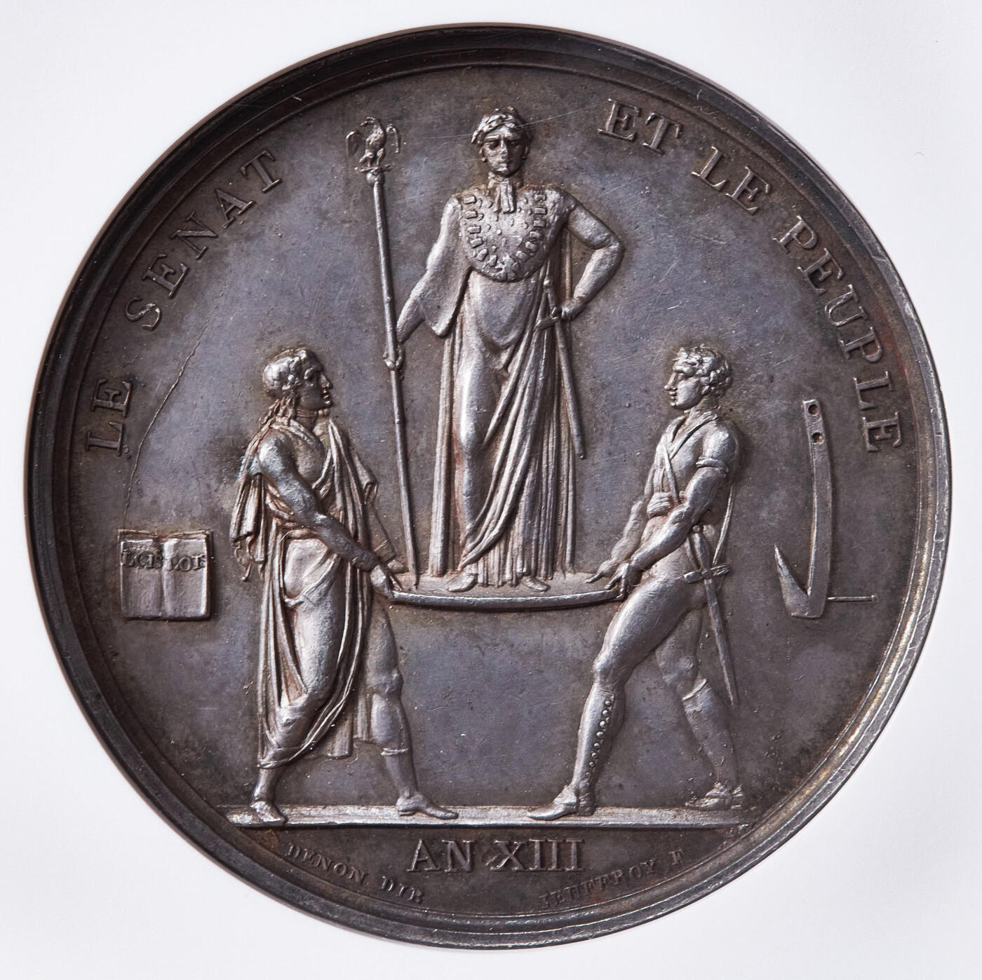 【俄甄集藏】2026年(050)04-01星期三 晚 19:30 全场包邮 法国1804年纪念拿破仑巴黎圣母院加冕大银章，NGC MS61，高浮雕，原味老包浆，名誉品种