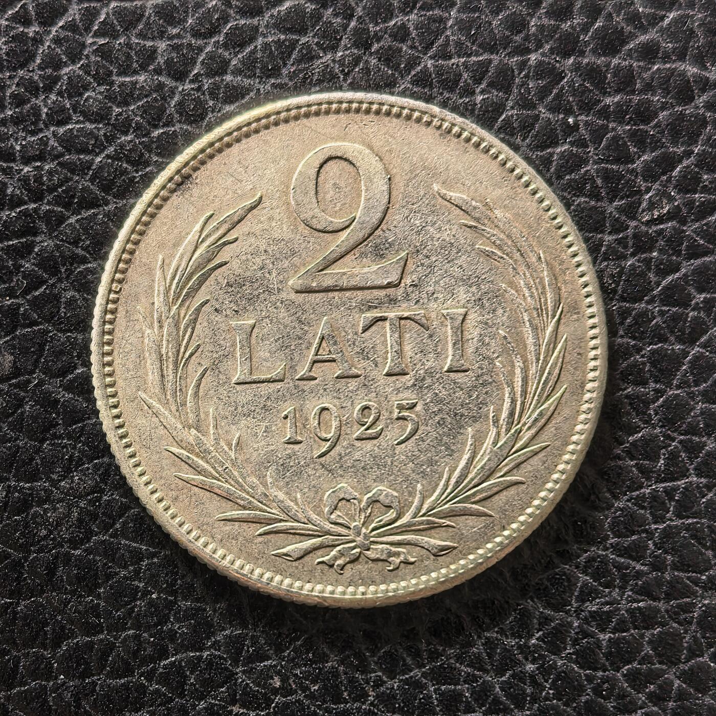 道一币馆币章第一百七十二场 拉脱维亚1925年盾徽2拉特银币 10g 835s