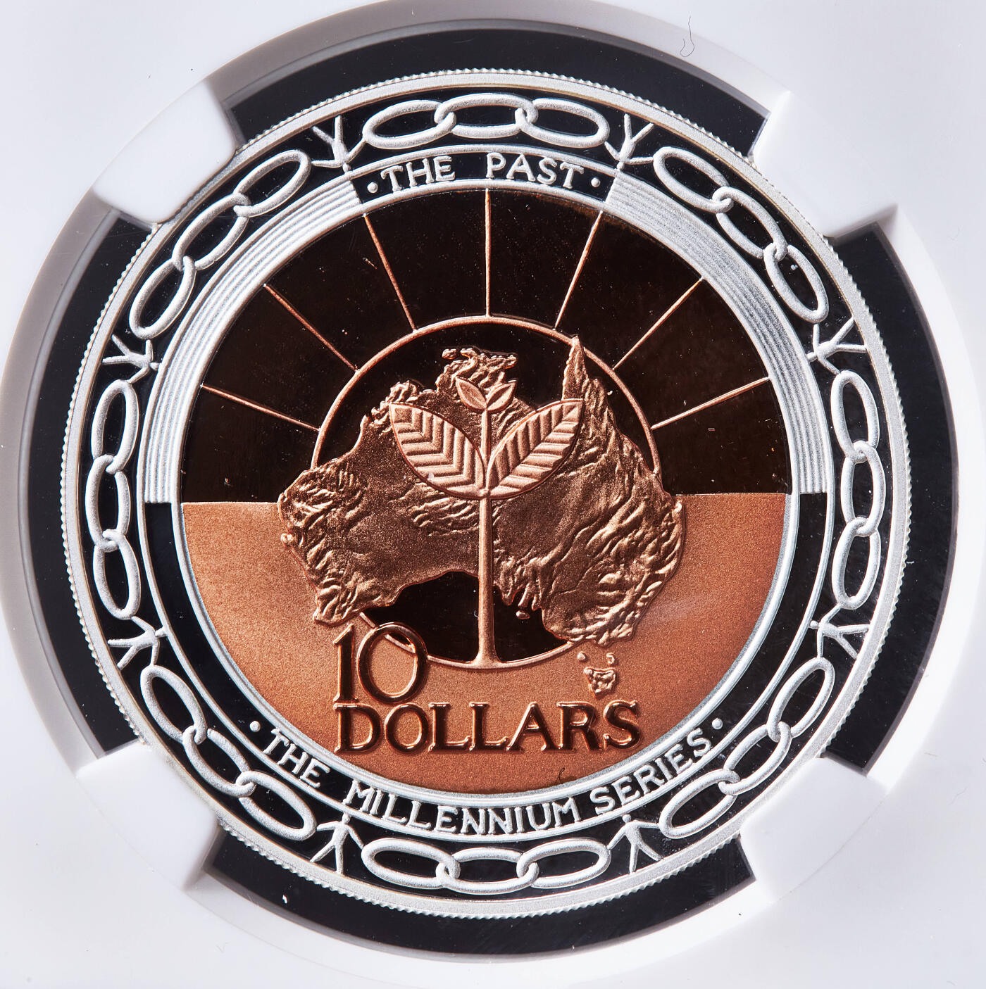 【俄甄集藏】2026年(050)04-01星期三 晚 19:30 全场包邮 澳大利亚1999年迎接千禧年精制10元银铜双色镶嵌精制纪念币，NGC PF70UC，重33.16克，外圈为999纯银，内芯为铜质，发行量20000枚，设计精美