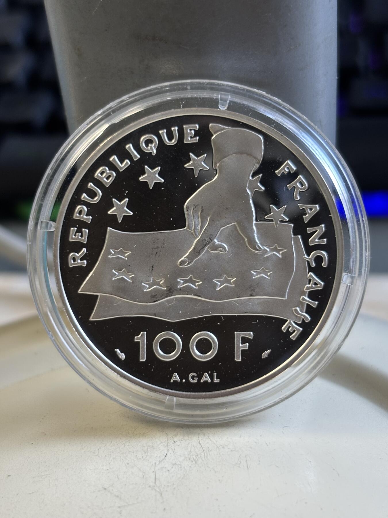 第195期拍卖 法国1991年人物笛卡尔纪念银币，900银,22.2克，币有瑕疵