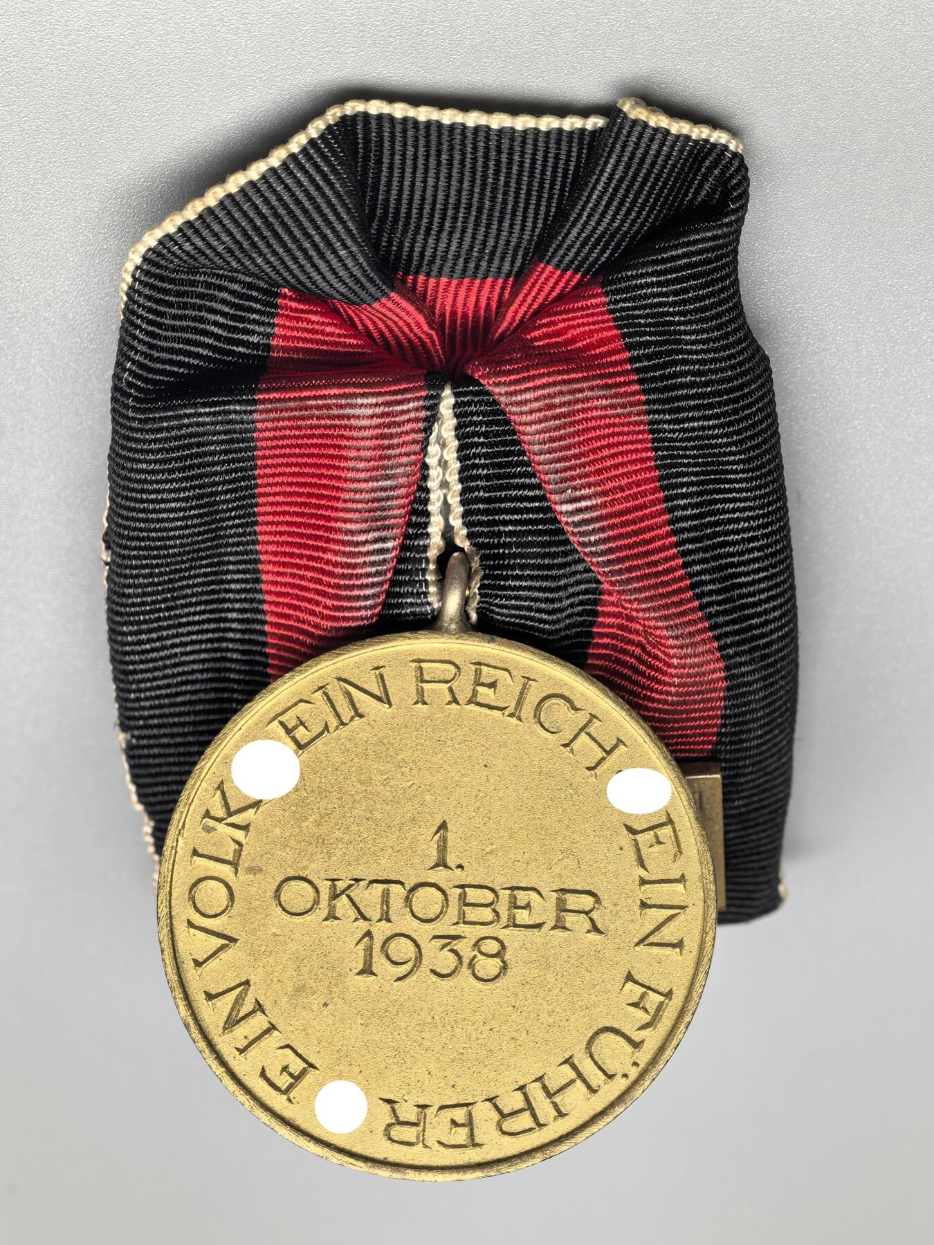 小驴勋章奖章收藏3月28日周六晚六点拍卖（珍爱和平，收藏战争，铭记历史，勿忘国耻，忠党爱国。有偿代拍，送拍规则在简介最后，参拍须阅读规则后再参拍，关系到运费包装发货时效真假辨别等关键信息，拍卖时不再发原图，看大图店主微信码在拍卖店铺介绍里）