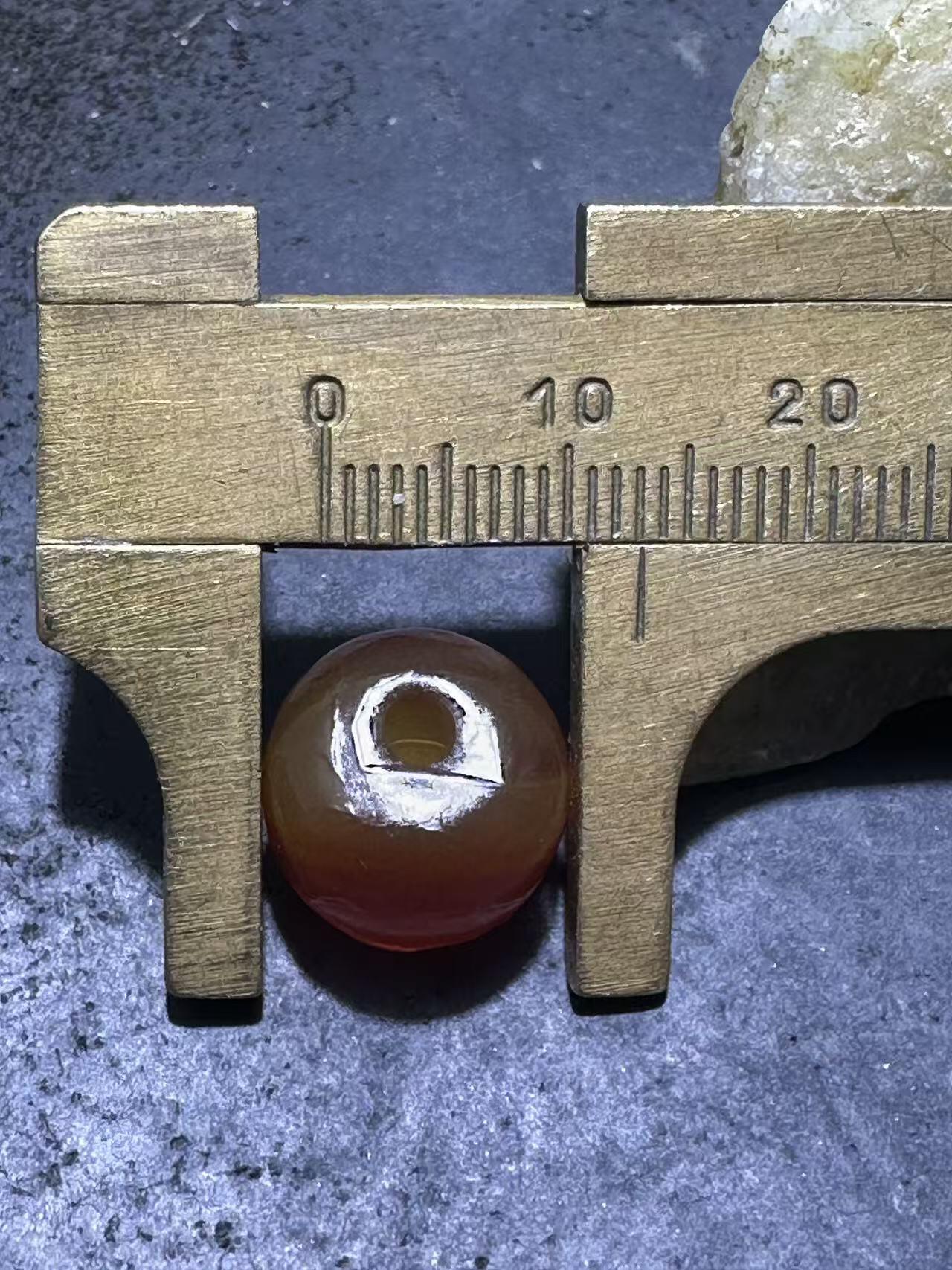 精美冰透高玉化风化纹缠丝玛瑙老形桶珠一颗