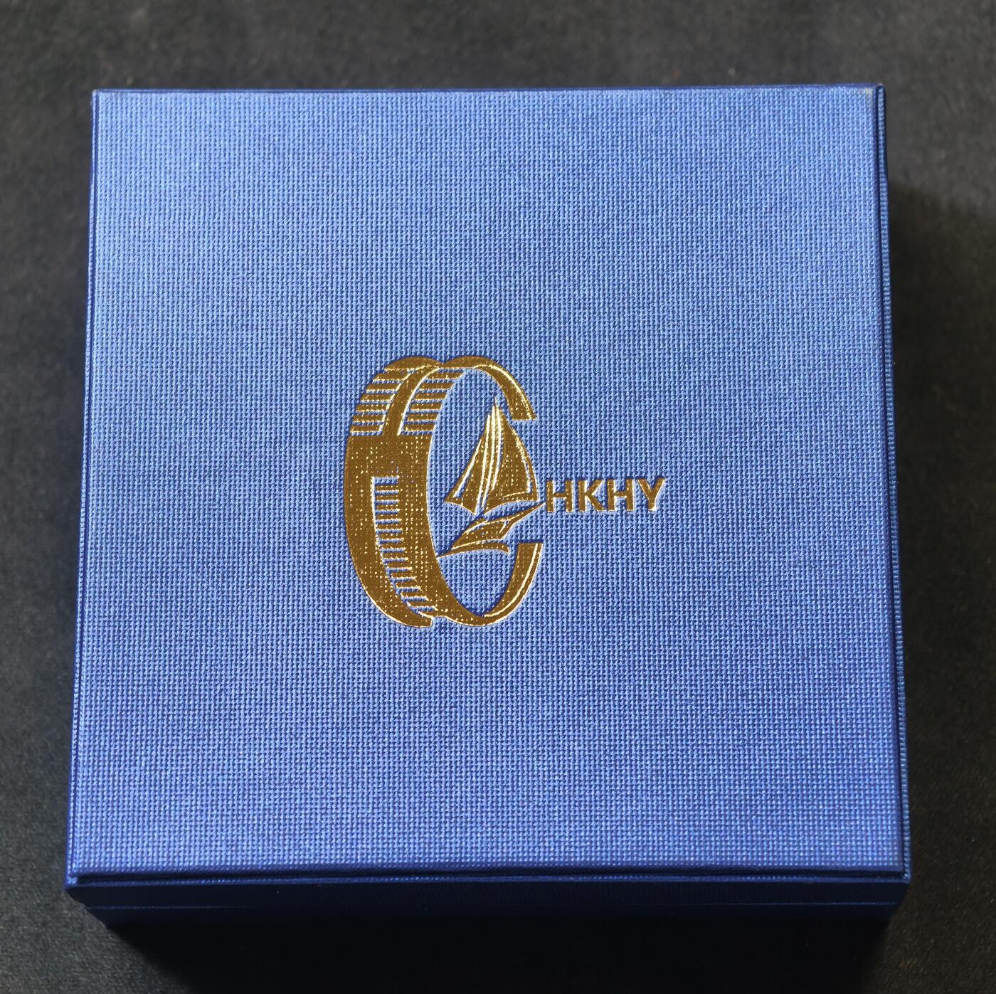 “方寸甄品”甄品场，甄臻铺-世界币章拍卖（第57期，直播拍卖），送拍享返佣金等优惠多多 2006年澳门钱币学会监制发行圆明园十二兽首--马首银章，系列第七枚，限量发行2000枚，背面为澳门地标建筑，高浮雕精制，盒证齐全，淘宝售价2000+