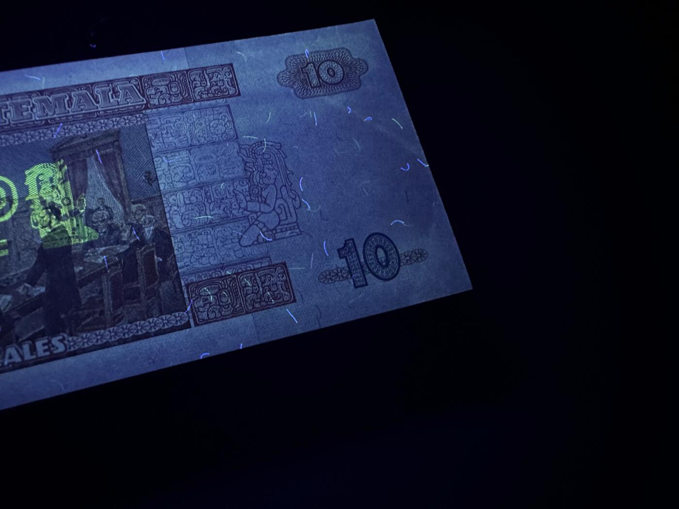 《外钞收藏家》第六百二十一期（精选场）（长期征集拍品、欢迎藏友们联系合作） 巴西20里亚尔AU+危地马拉5-20面额4张全新（10有潮斑）