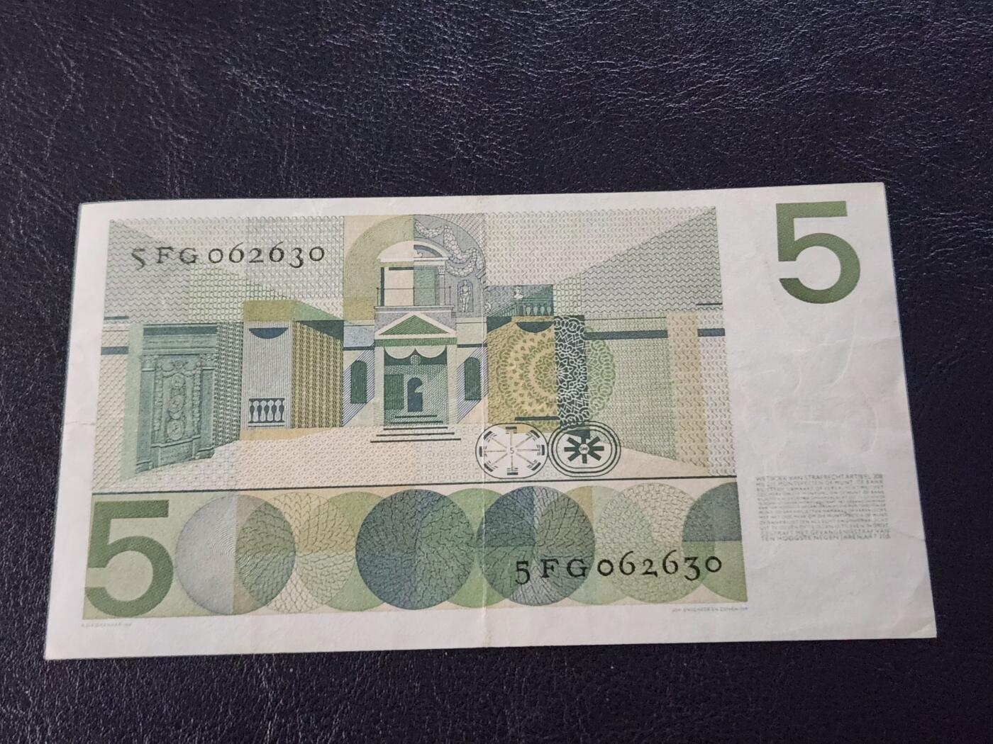 3月27号晚上8点 外国纸币自动截拍第46场 荷兰5极美品