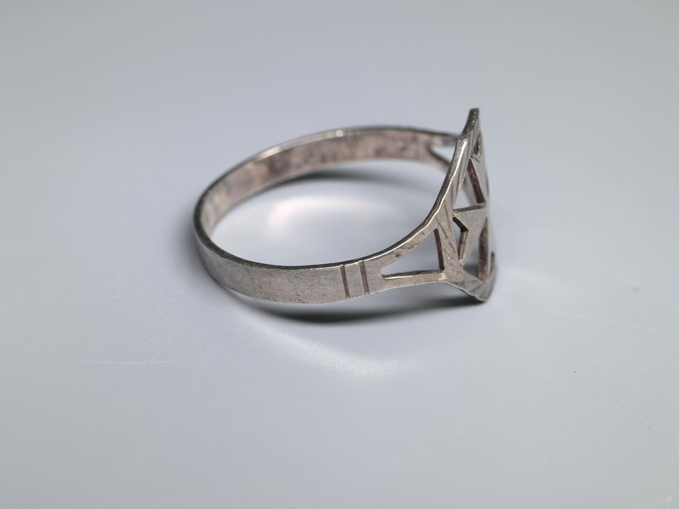 小驴勋章奖章收藏3月28日周六晚六点拍卖（珍爱和平，收藏战争，铭记历史，勿忘国耻，忠党爱国。有偿代拍，送拍规则在简介最后，参拍须阅读规则后再参拍，关系到运费包装发货时效真假辨别等关键信息，拍卖时不再发原图，看大图店主微信码在拍卖店铺介绍里） 马耳他骑士团戒指，内打银标