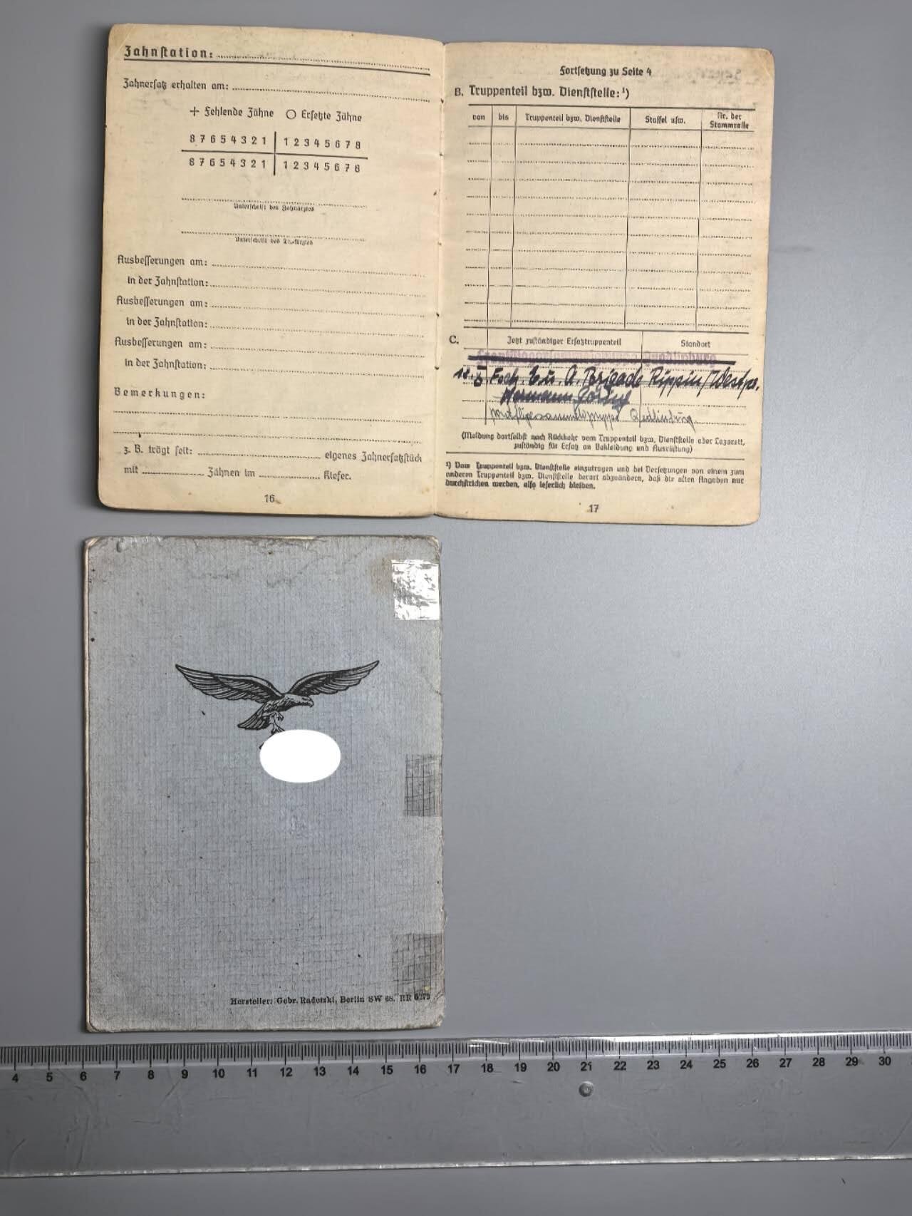 小驴勋章奖章收藏3月28日周六晚六点拍卖（珍爱和平，收藏战争，铭记历史，勿忘国耻，忠党爱国。有偿代拍，送拍规则在简介最后，参拍须阅读规则后再参拍，关系到运费包装发货时效真假辨别等关键信息，拍卖时不再发原图，看大图店主微信码在拍卖店铺介绍里） 赫尔曼戈林伞兵装甲师列兵士兵证，证书一组