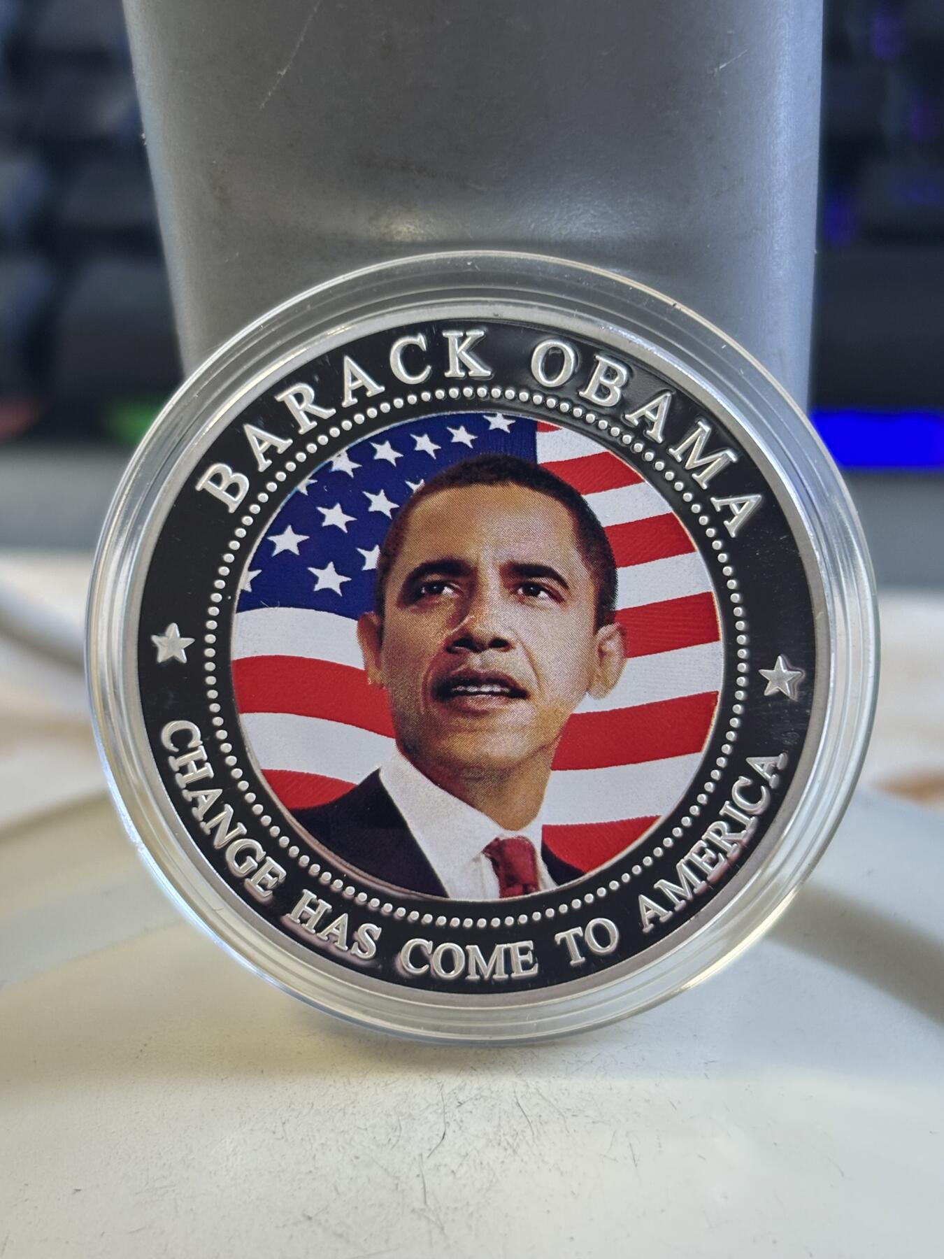 第195期拍卖 利比里亚2009年奥巴马彩色铜镍镀银纪念币，27克，塑料盒有条裂痕