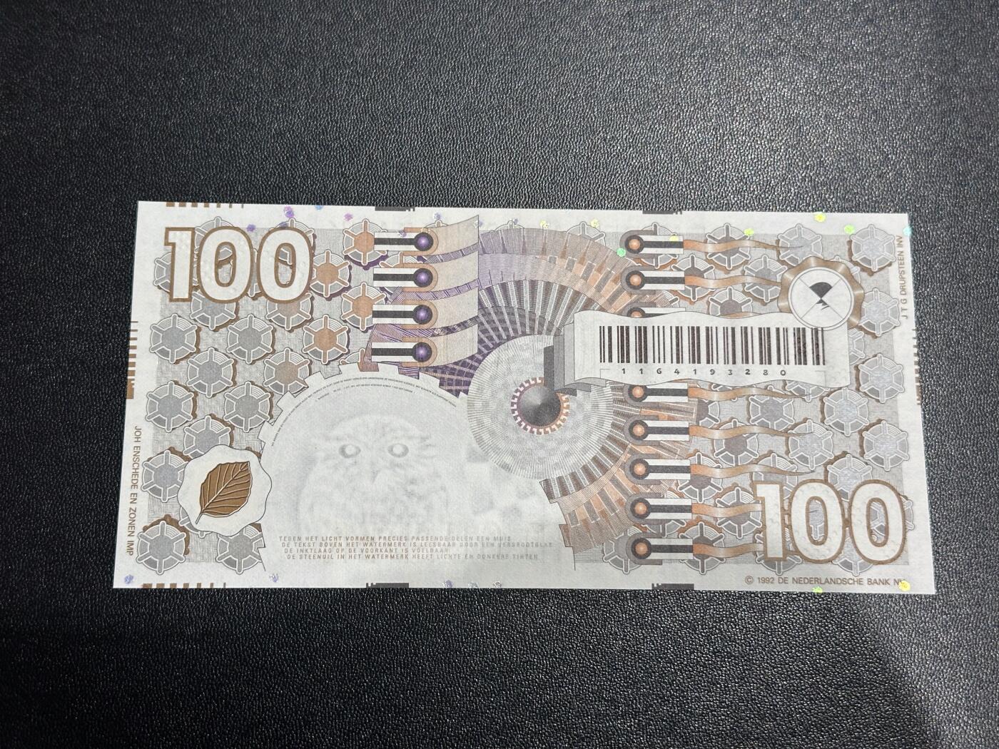 《外钞收藏家》第六百二十一期（精选场）（长期征集拍品、欢迎藏友们联系合作） 1992年荷兰齿轮版100盾 全新UNC