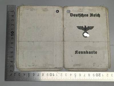 小驴勋章奖章收藏3月28日周六晚六点拍卖（珍爱和平，收藏战争，铭记历史，勿忘国耻，忠党爱国。有偿代拍，送拍规则在简介最后，参拍须阅读规则后再参拍，关系到运费包装发货时效真假辨别等关键信息，拍卖时不再发原图，看大图店主微信码在拍卖店铺介绍里） - 身份证件，有点毛边