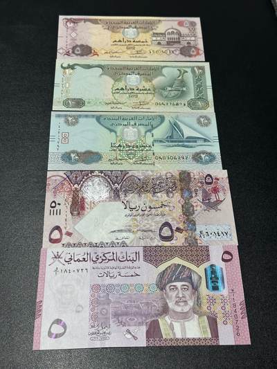 《外钞收藏家》第六百二十一期（精选场）（长期征集拍品、欢迎藏友们联系合作） - 阿联酋、卡塔尔和阿曼 五张一起 全新UNC