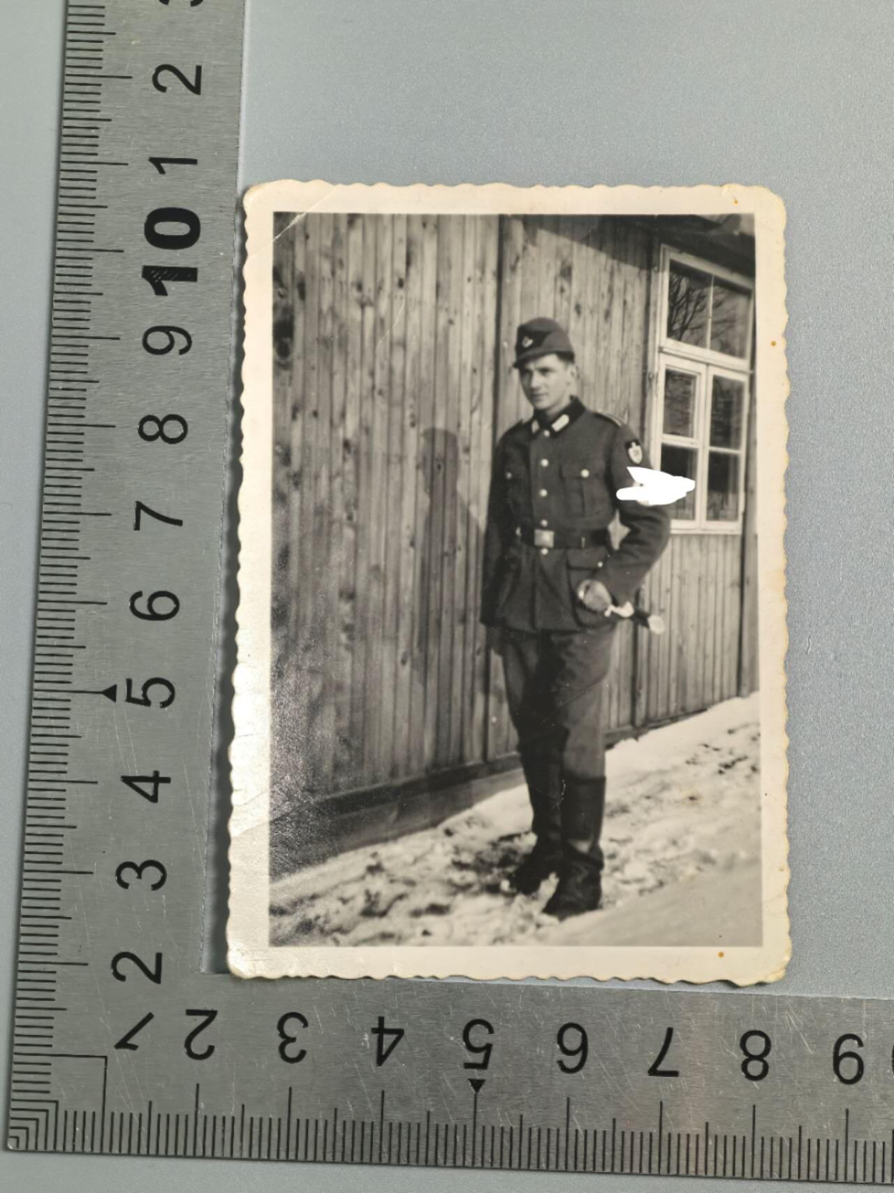 小驴勋章奖章收藏3月28日周六晚六点拍卖（珍爱和平，收藏战争，铭记历史，勿忘国耻，忠党爱国。有偿代拍，送拍规则在简介最后，参拍须阅读规则后再参拍，关系到运费包装发货时效真假辨别等关键信息，拍卖时不再发原图，看大图店主微信码在拍卖店铺介绍里） 得三RAD照片