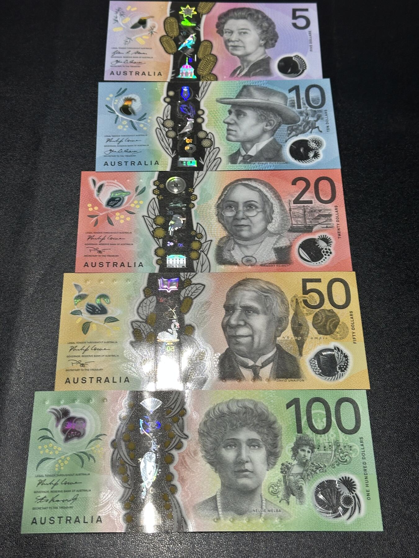 《外钞收藏家》第六百二十一期（精选场）（长期征集拍品、欢迎藏友们联系合作） 澳大利亚最新版5-100澳元 五张一起 全新全新UNC
