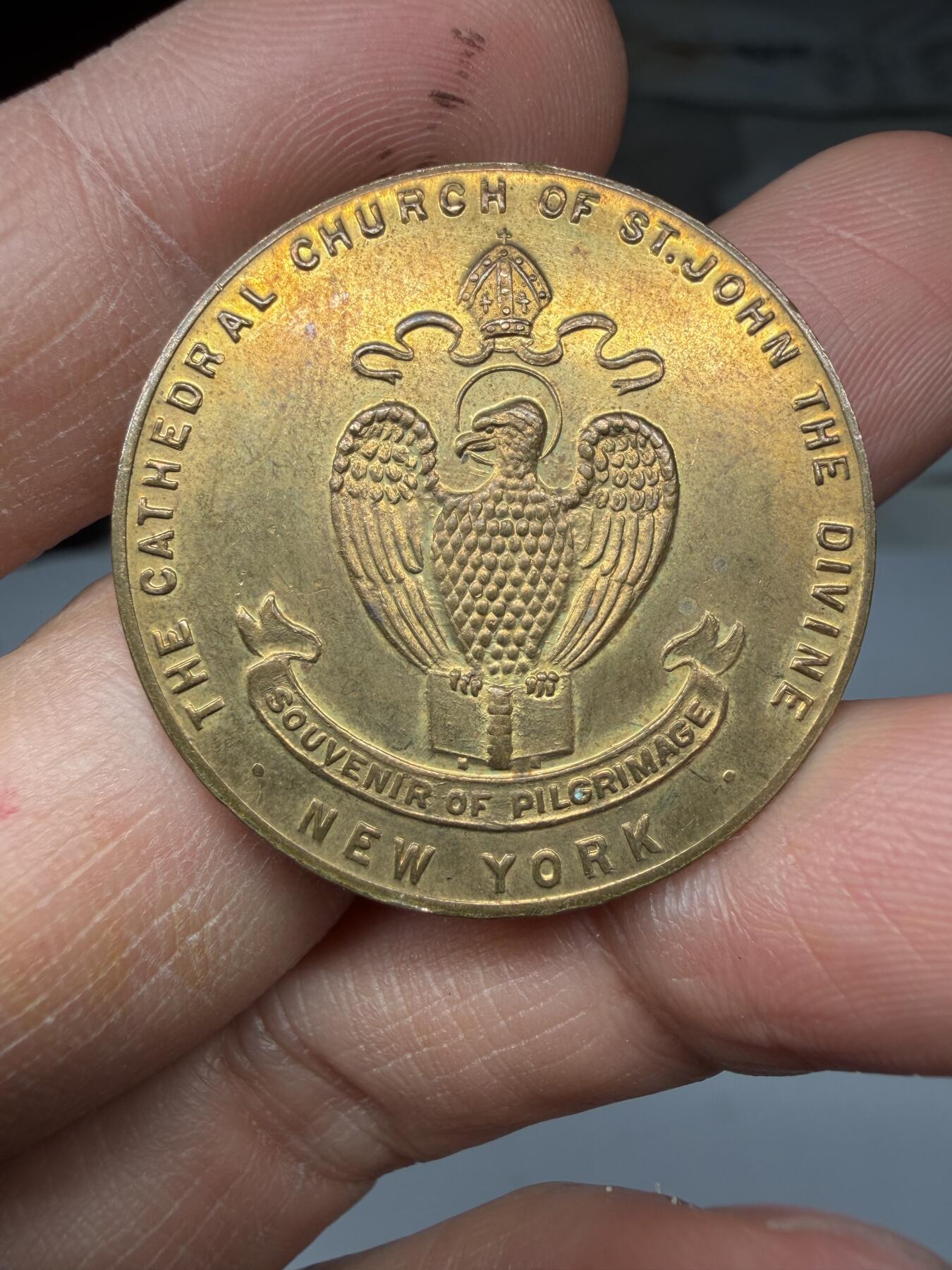 2026年集古藏今外币拍卖第三期-第9场—（总第319拍），可以寄存60天，满160元包邮。 美国纽约圣约翰神明大教堂黄铜朝圣纪念章，直径32毫米
