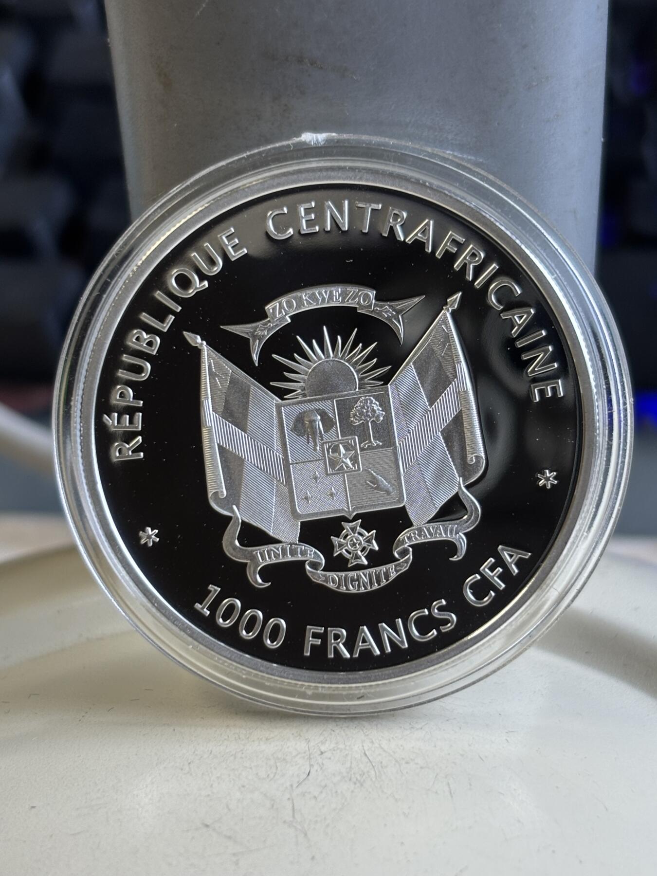 第195期拍卖 中非2013年红疣猴1000法郎彩色精制纪念银币，20克，925银，发行量2013枚