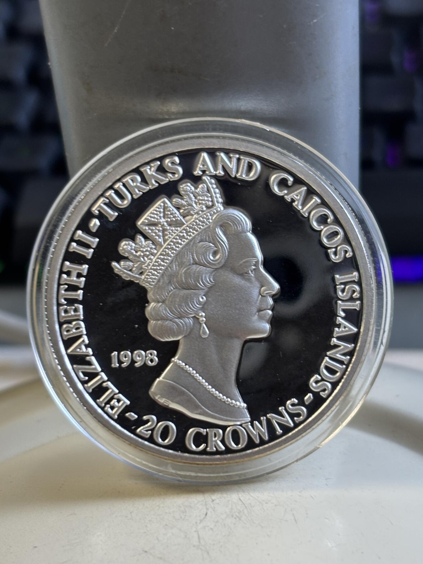 第195期拍卖 特克斯和凯科斯1998年皇家空军之战斗机28.28克纪念银币，999银，38.61毫米，有黑点