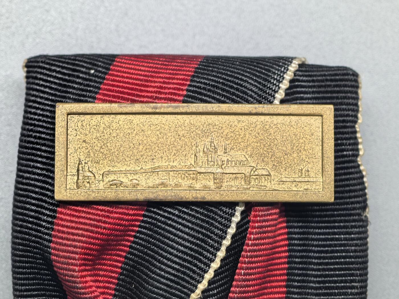 小驴勋章奖章收藏3月28日周六晚六点拍卖（珍爱和平，收藏战争，铭记历史，勿忘国耻，忠党爱国。有偿代拍，送拍规则在简介最后，参拍须阅读规则后再参拍，关系到运费包装发货时效真假辨别等关键信息，拍卖时不再发原图，看大图店主微信码在拍卖店铺介绍里）