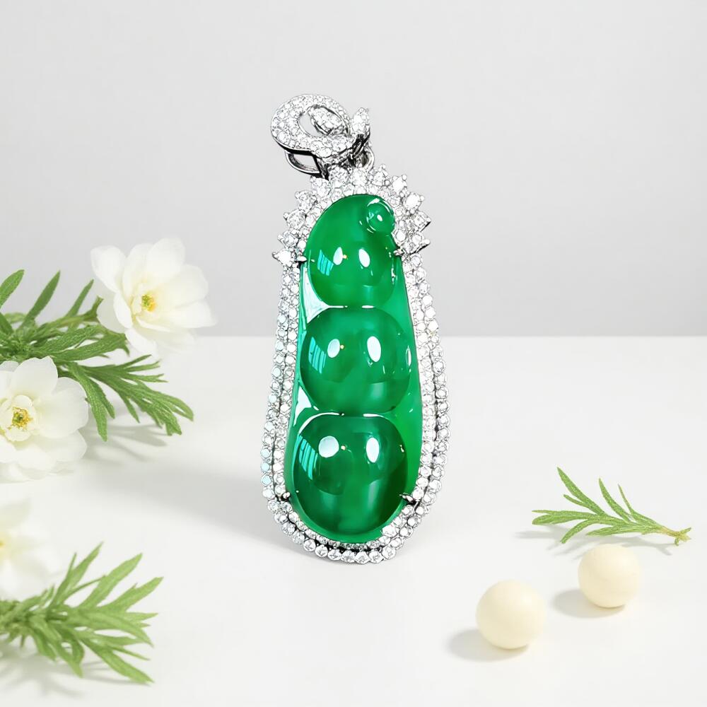 碧月说宝 君子怀瑾·当代和田玉清风专场(六) 18k镶钻冰种满绿翡翠福豆吊坠