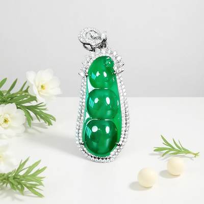 碧月说宝 君子怀瑾·当代和田玉清风专场(六) - 18k镶钻冰种满绿翡翠福豆吊坠