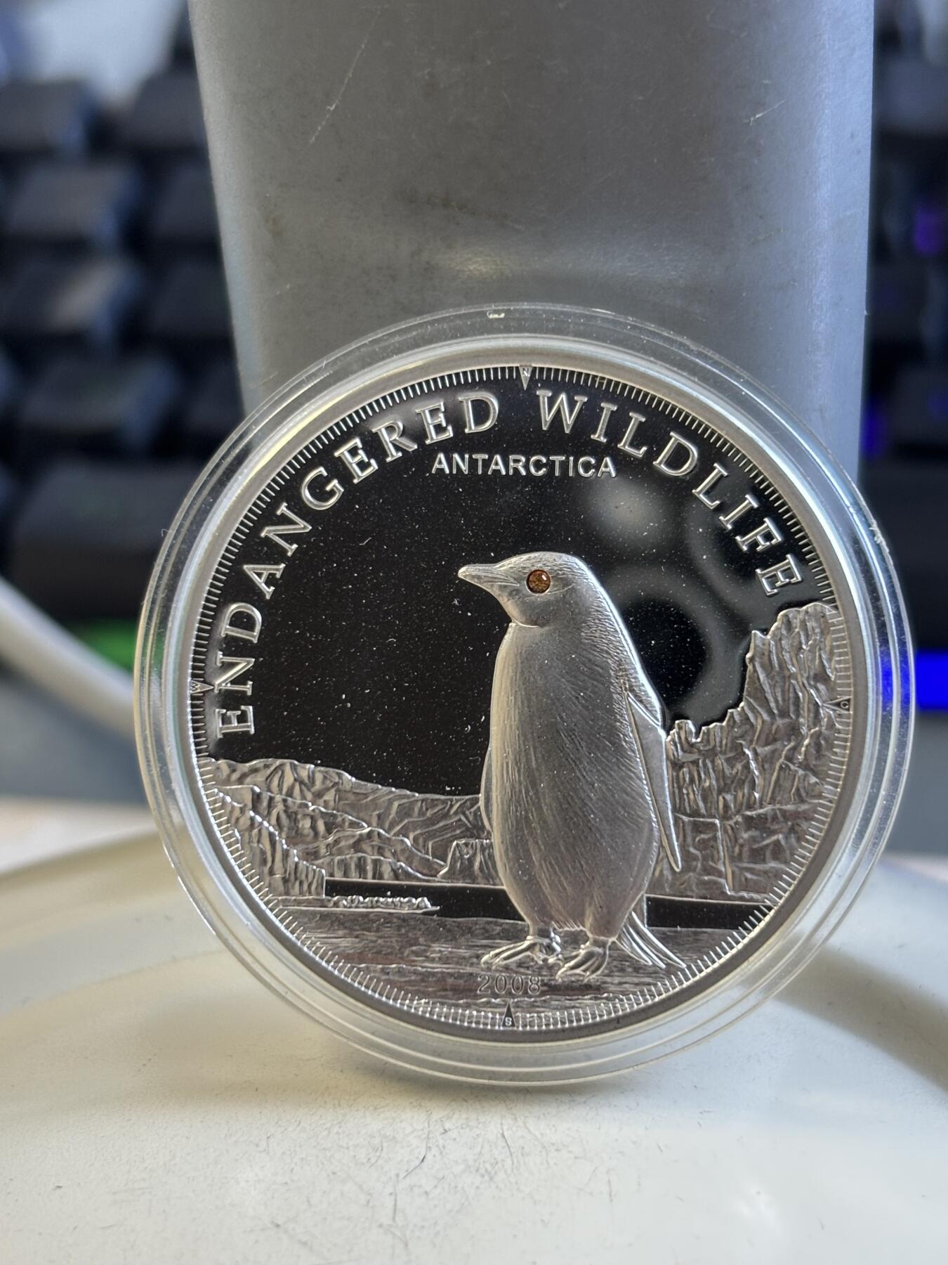 第195期拍卖 库克2008年南极帝企鹅镶嵌施华洛士奇水晶纪念银币，25克，925银