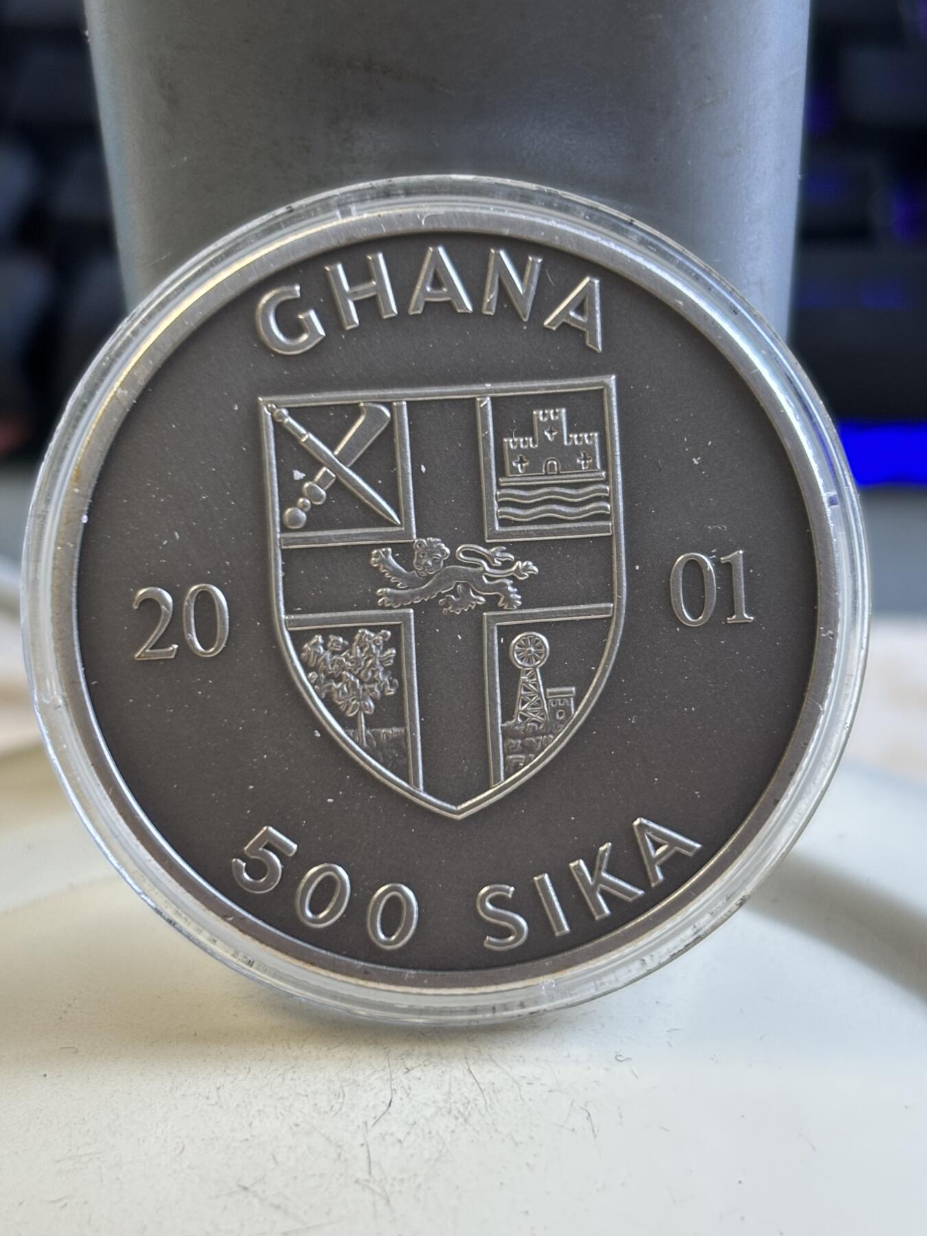 第195期拍卖 刚果加纳2001年古代太阳神马车凹凸银币两枚，999银，31.1克*2，发行15000套